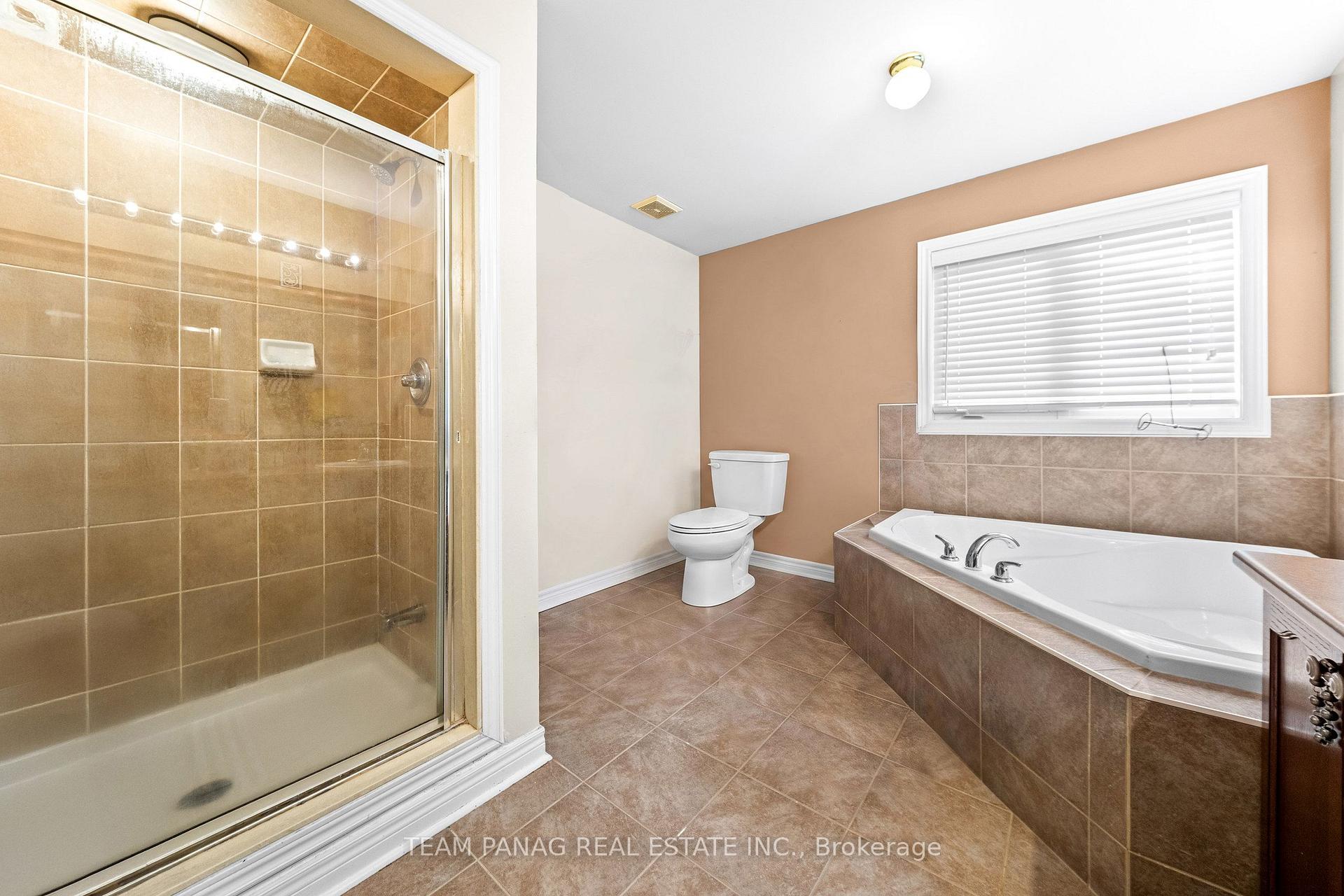 Photo 28 of 47 Sorbonne Drive, Brampton, Vales of Castlemore North — HOMEH