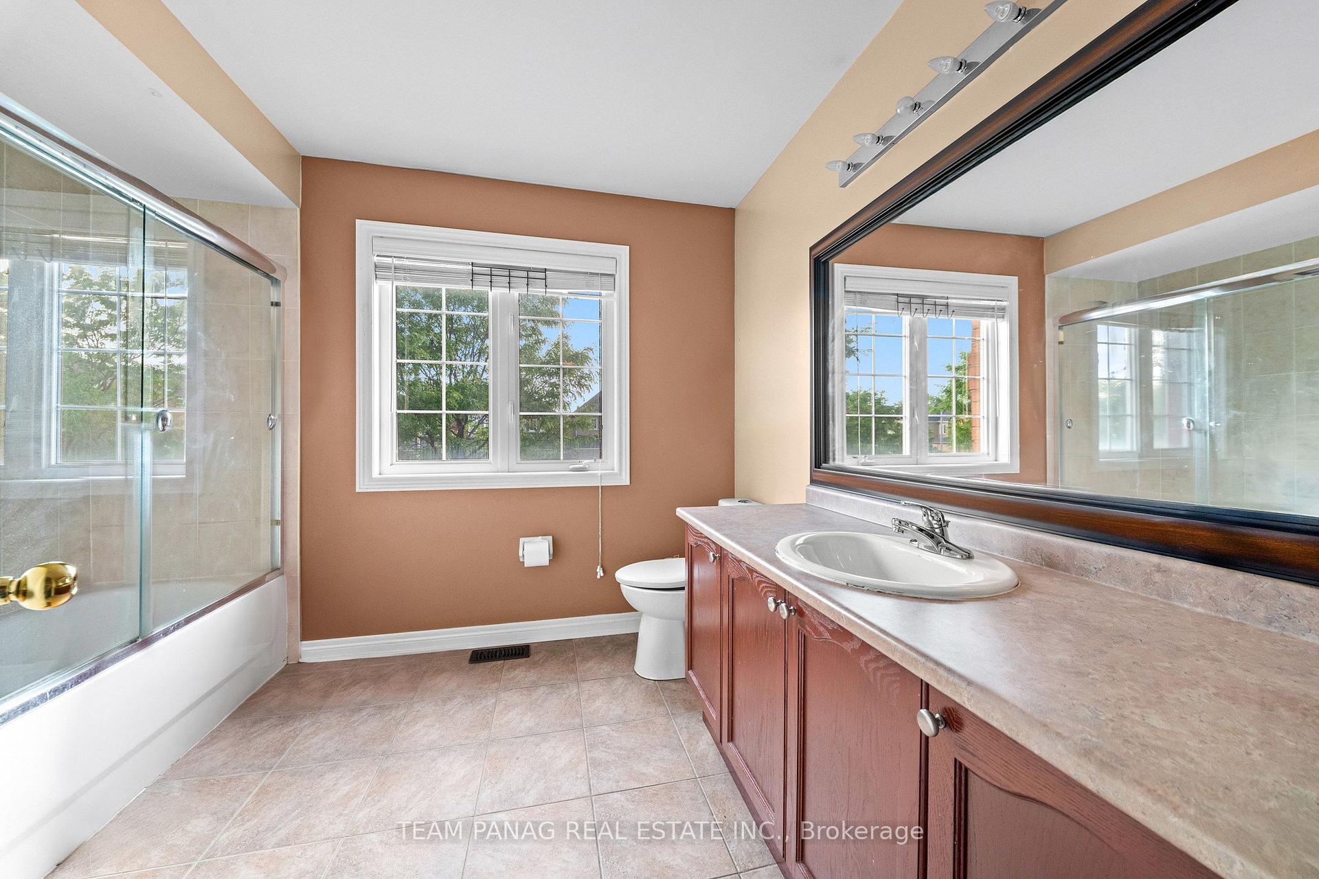 Photo 33 of 47 Sorbonne Drive, Brampton, Vales of Castlemore North — HOMEH