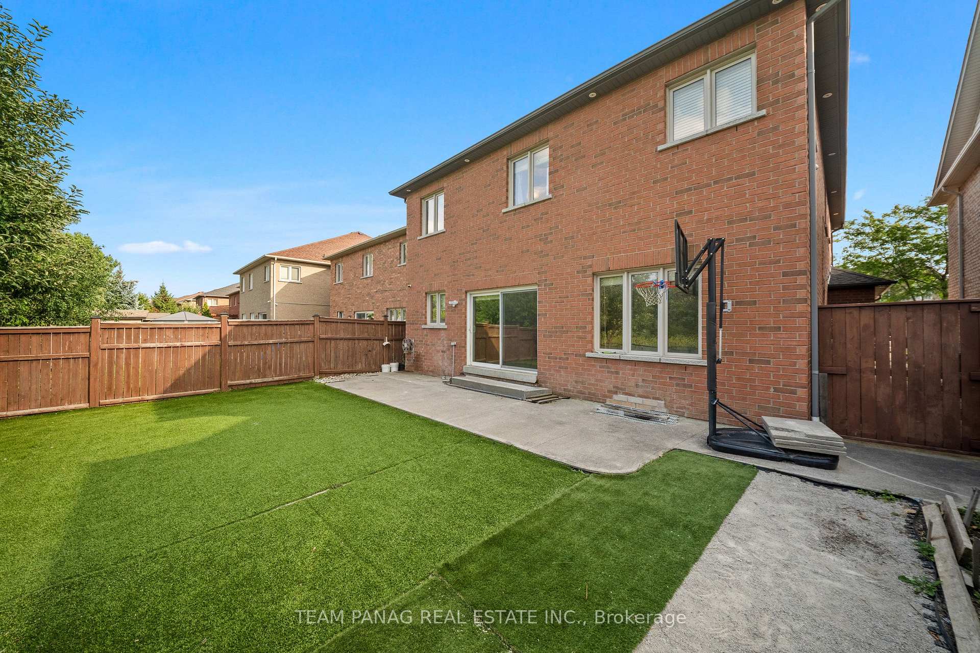 Photo 43 of 47 Sorbonne Drive, Brampton, Vales of Castlemore North — HOMEH