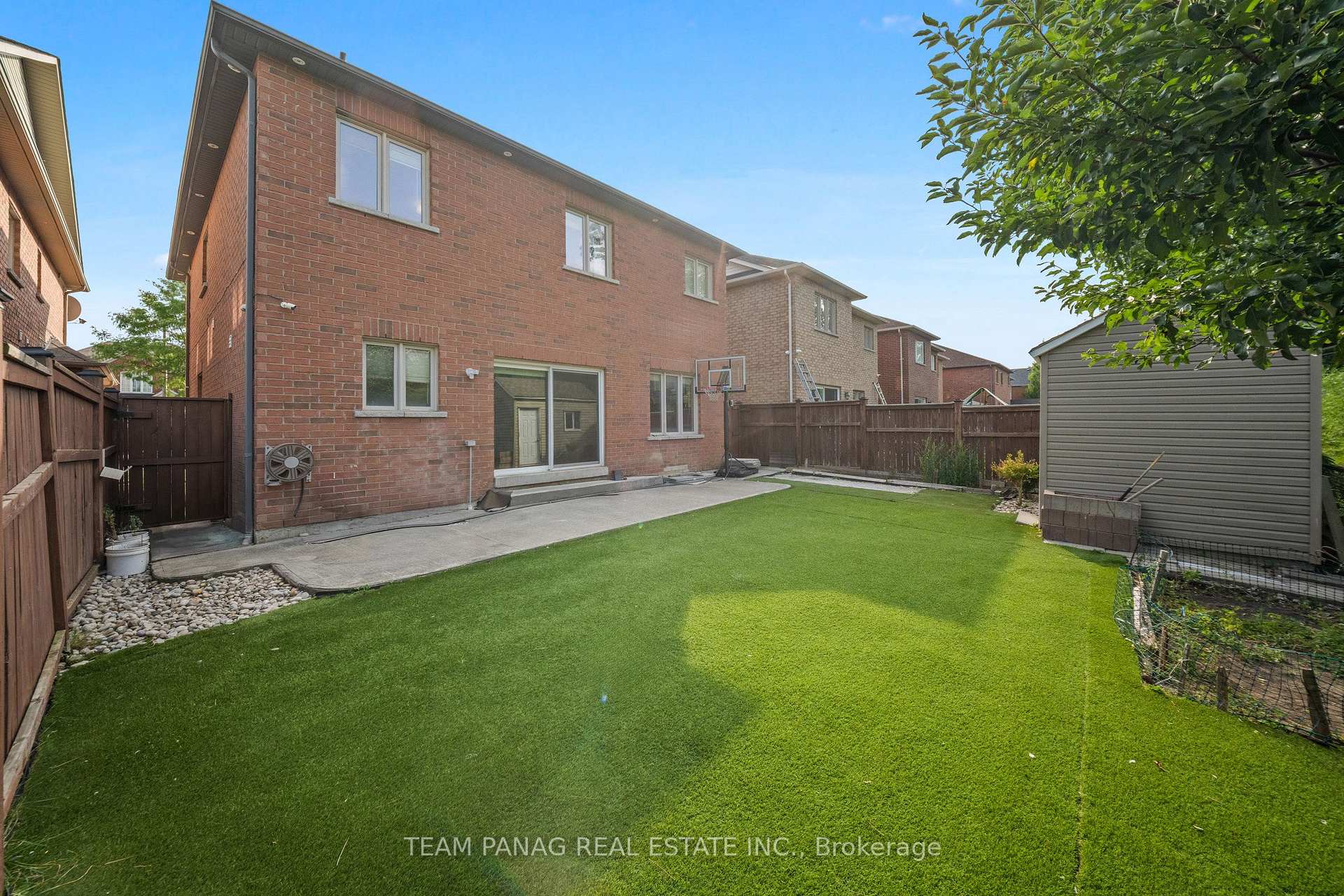 Photo 44 of 47 Sorbonne Drive, Brampton, Vales of Castlemore North — HOMEH
