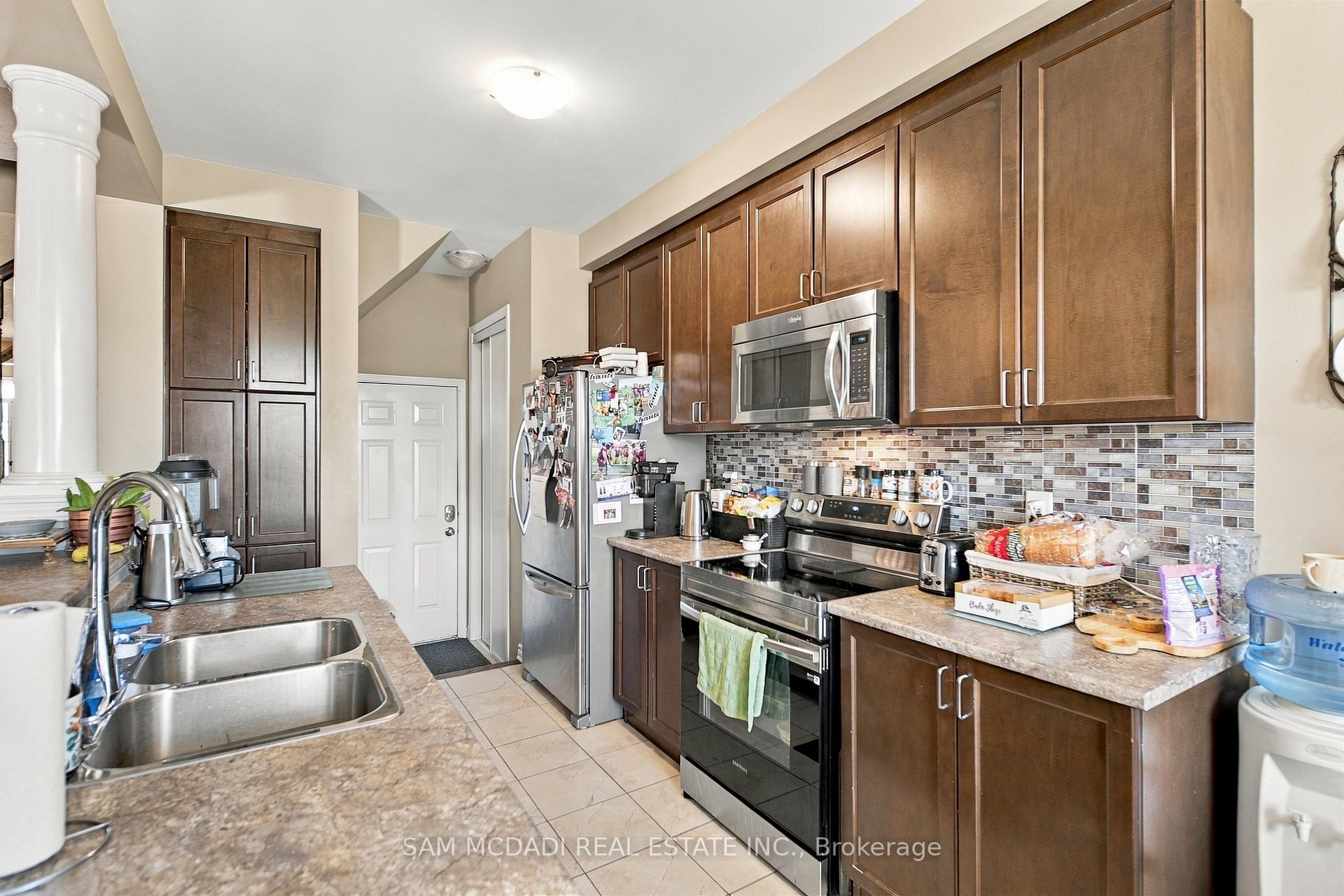 Photo 9 of 8 Celano Drive, Hamilton, Waterdown — HOMEH