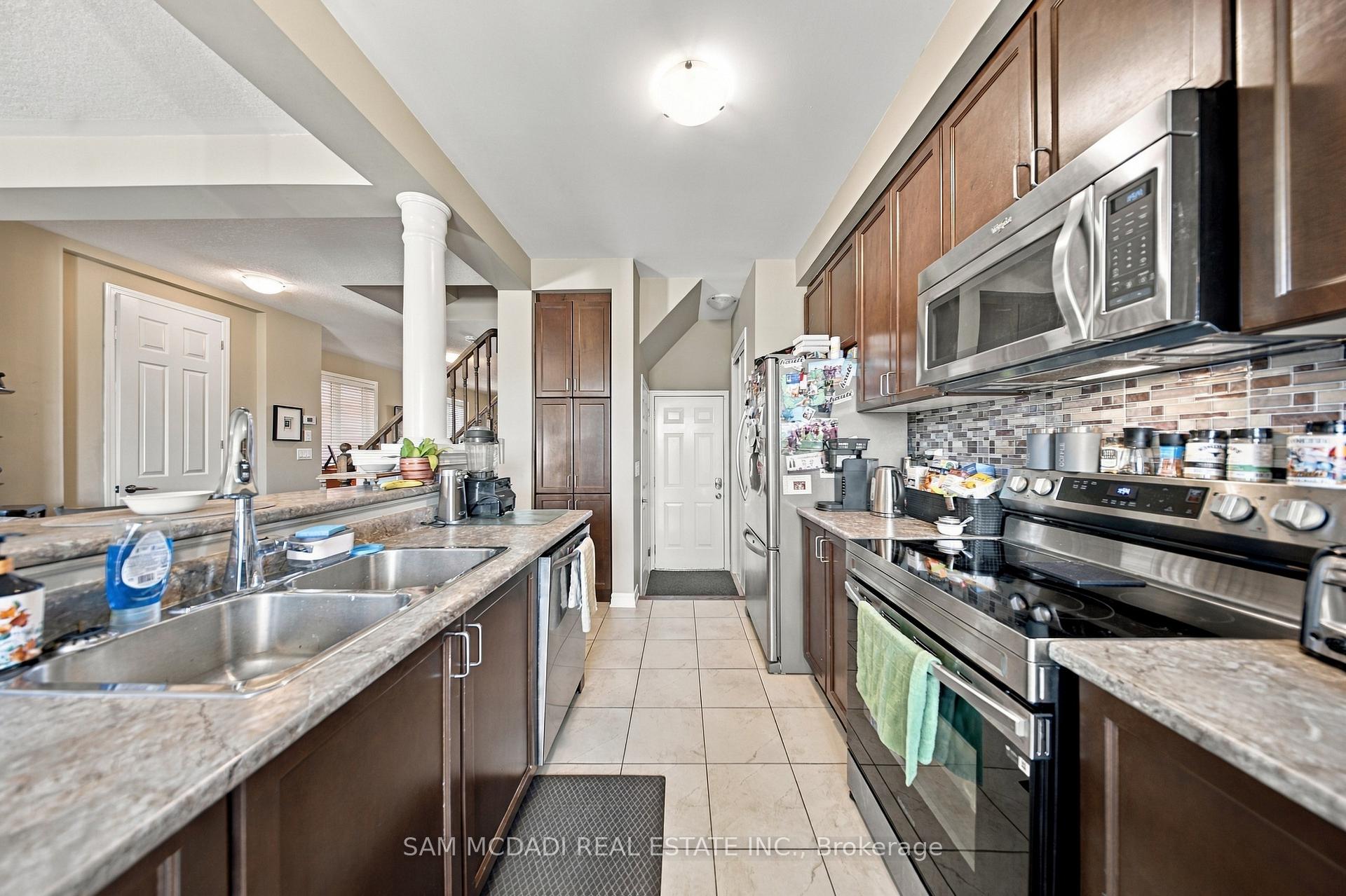 Photo 10 of 8 Celano Drive, Hamilton, Waterdown — HOMEH