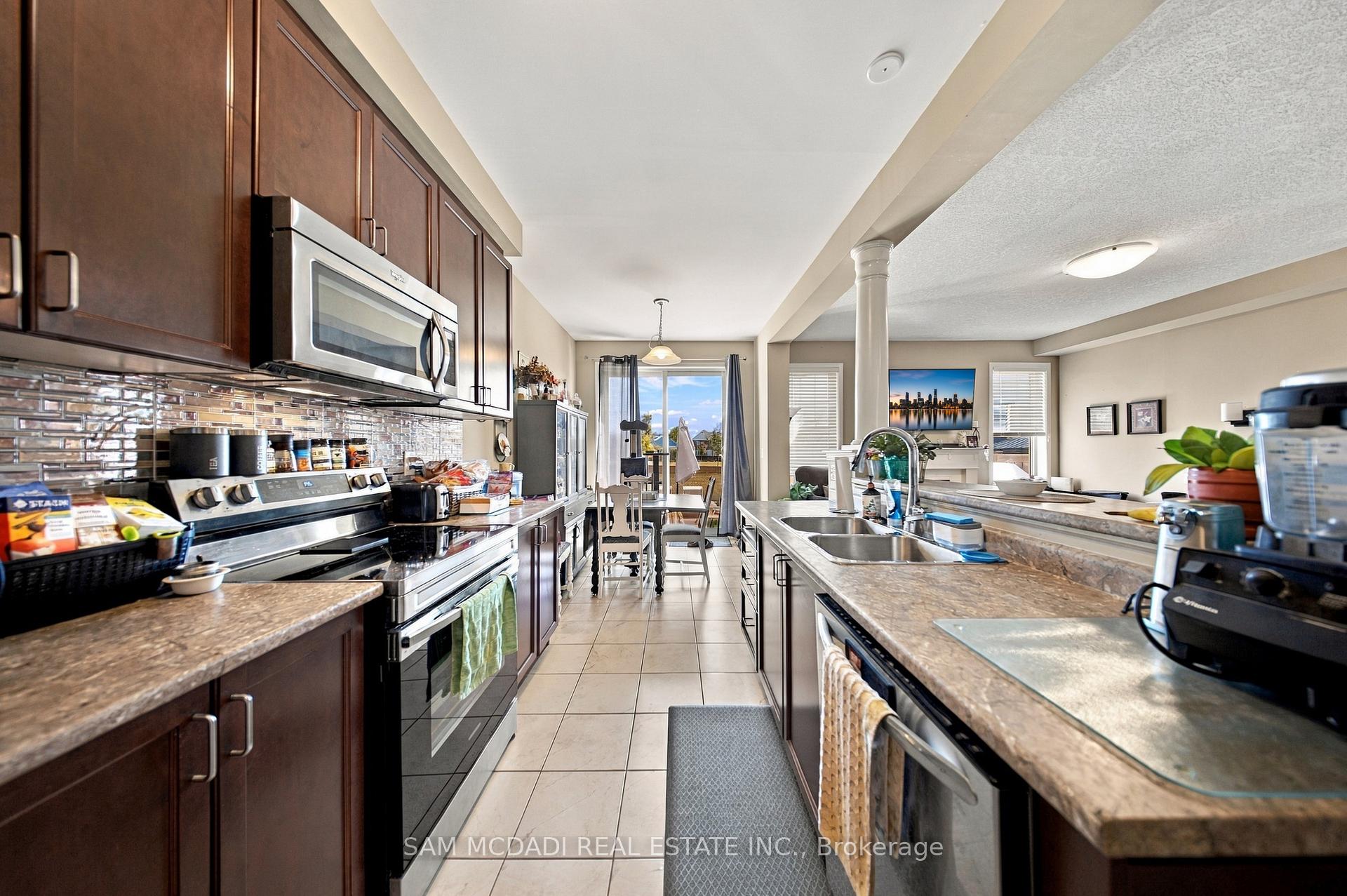 Photo 11 of 8 Celano Drive, Hamilton, Waterdown — HOMEH