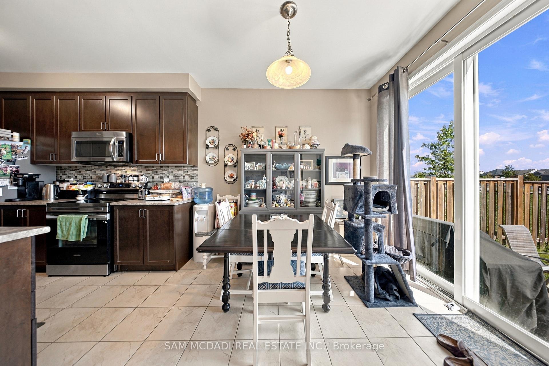 Photo 12 of 8 Celano Drive, Hamilton, Waterdown — HOMEH
