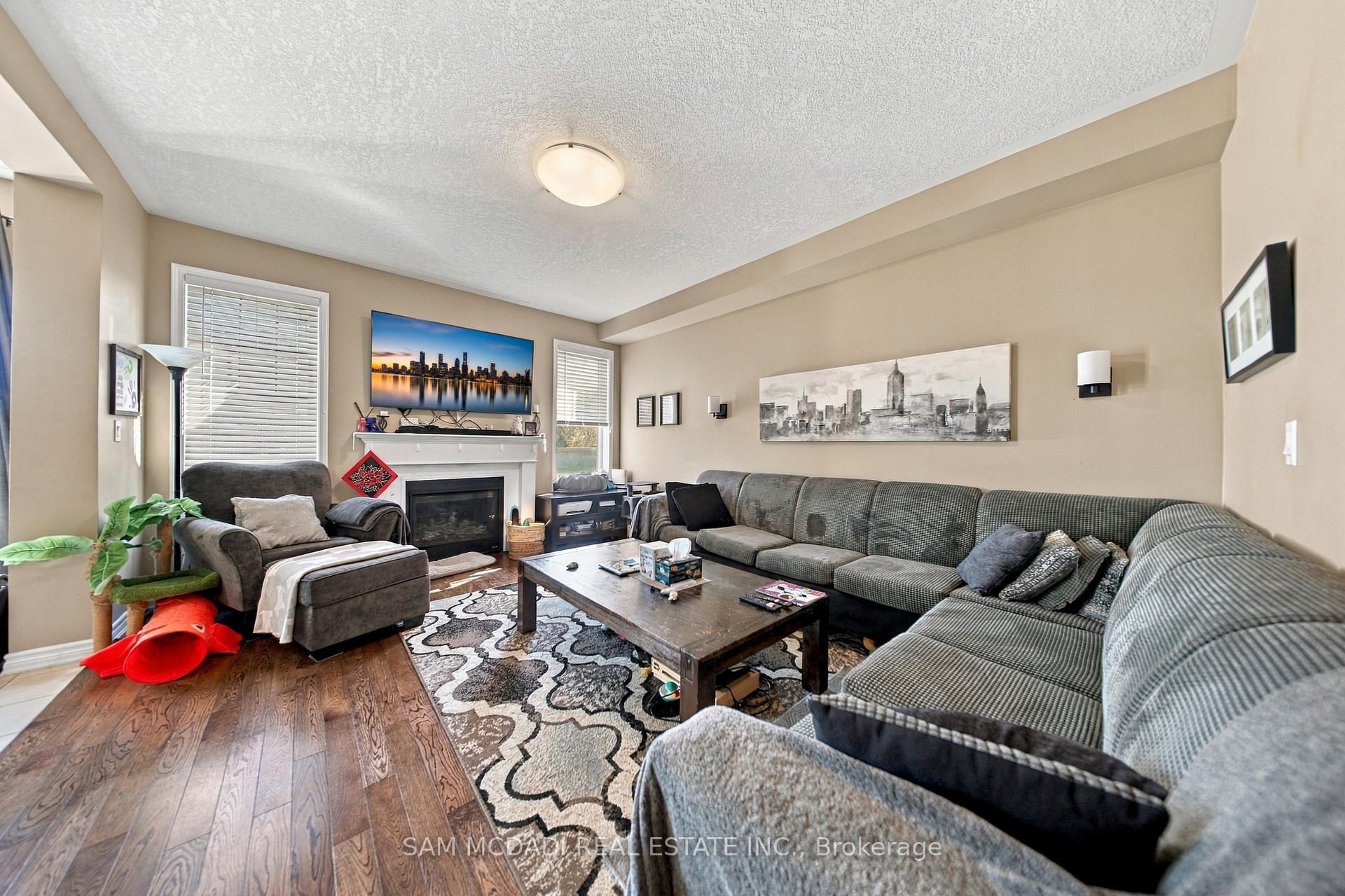 Photo 13 of 8 Celano Drive, Hamilton, Waterdown — HOMEH