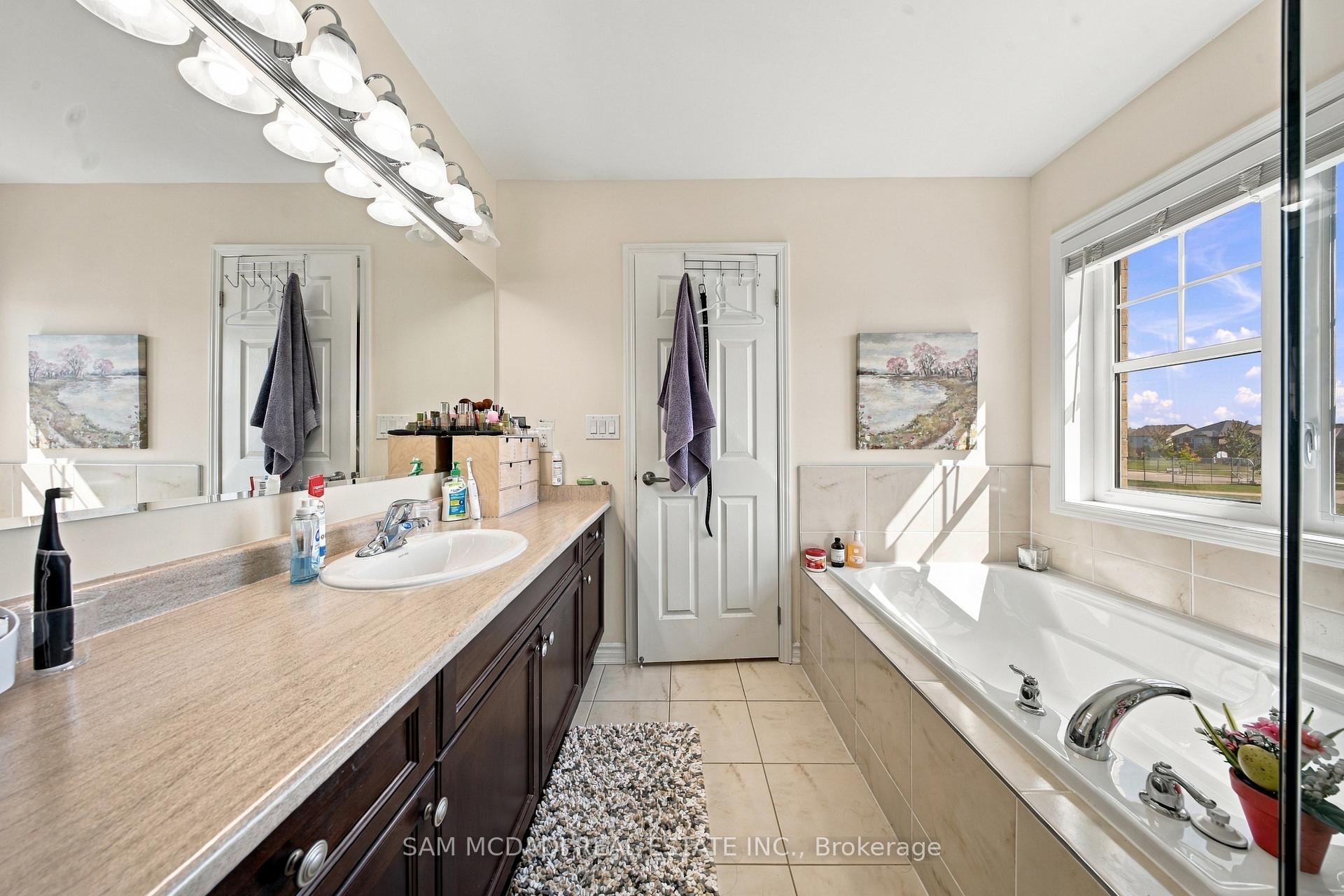 Photo 21 of 8 Celano Drive, Hamilton, Waterdown — HOMEH