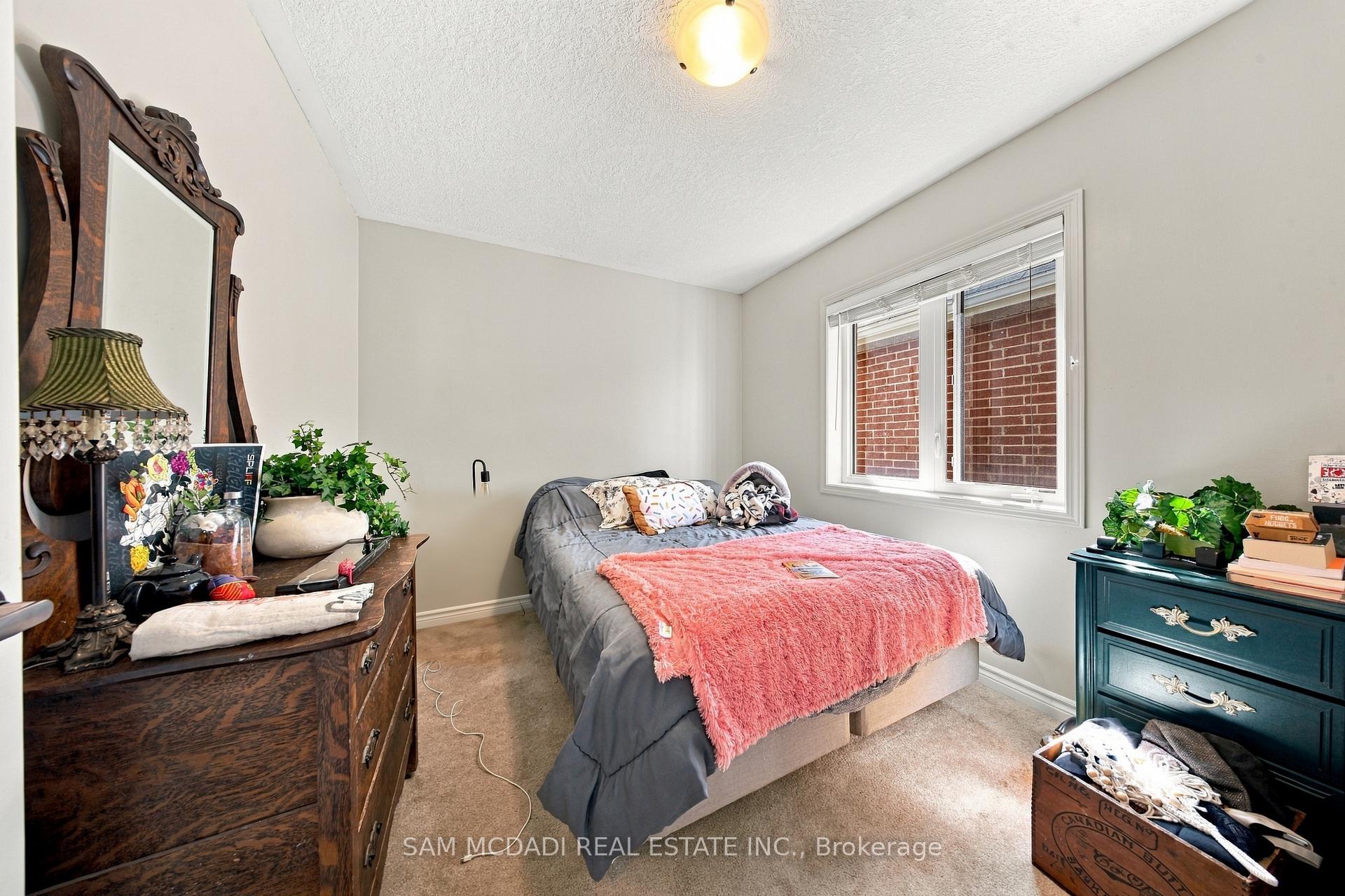 Photo 22 of 8 Celano Drive, Hamilton, Waterdown — HOMEH