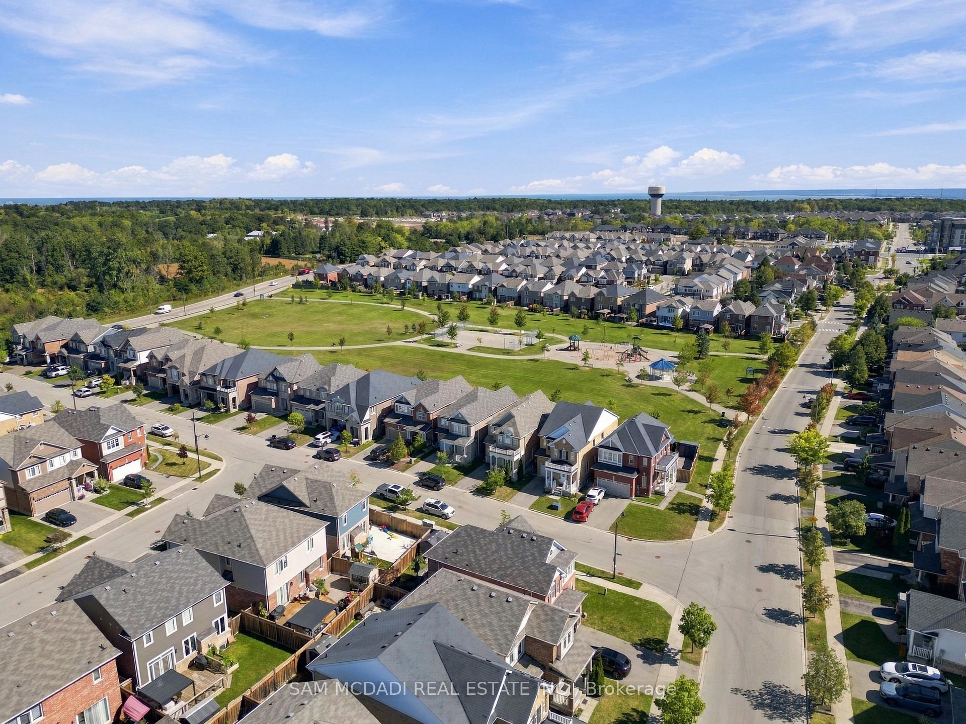Photo 34 of 8 Celano Drive, Hamilton, Waterdown — HOMEH