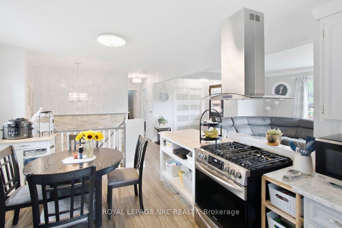 Photo 11 of 8031 Watson Street, Niagara Falls, Ascot — HOMEH