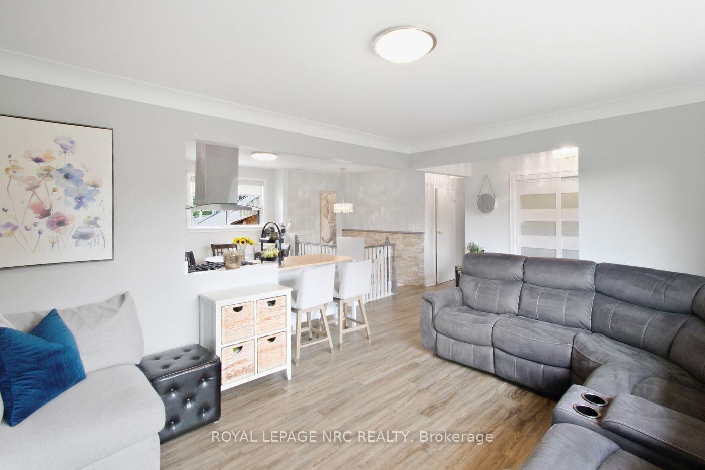 Photo 14 of 8031 Watson Street, Niagara Falls, Ascot — HOMEH