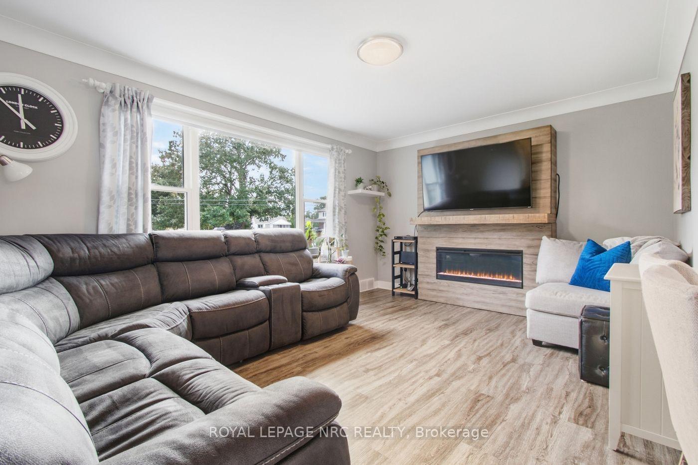 Photo 17 of 8031 Watson Street, Niagara Falls, Ascot — HOMEH
