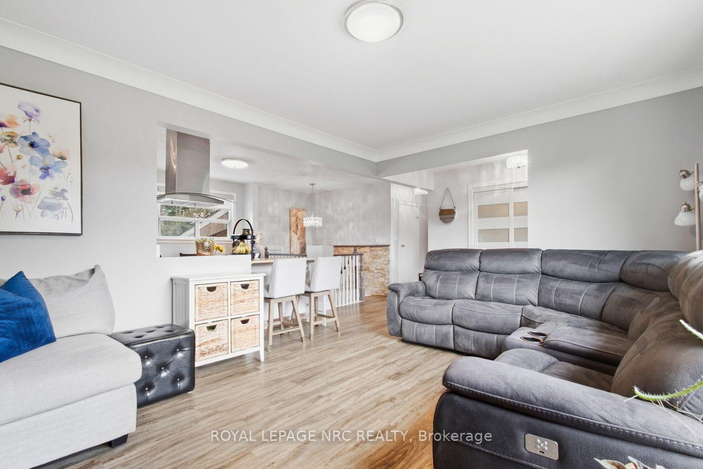 Photo 21 of 8031 Watson Street, Niagara Falls, Ascot — HOMEH