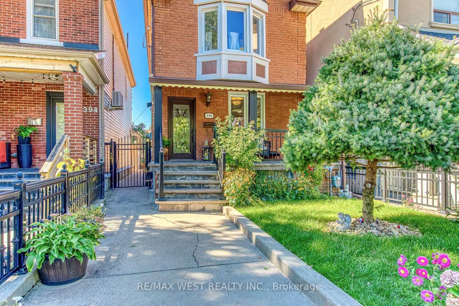 Photo 3 of 369 Bartlett Avenue N, Toronto, Dovercourt-Wallace Emerson-Junction — HOMEH