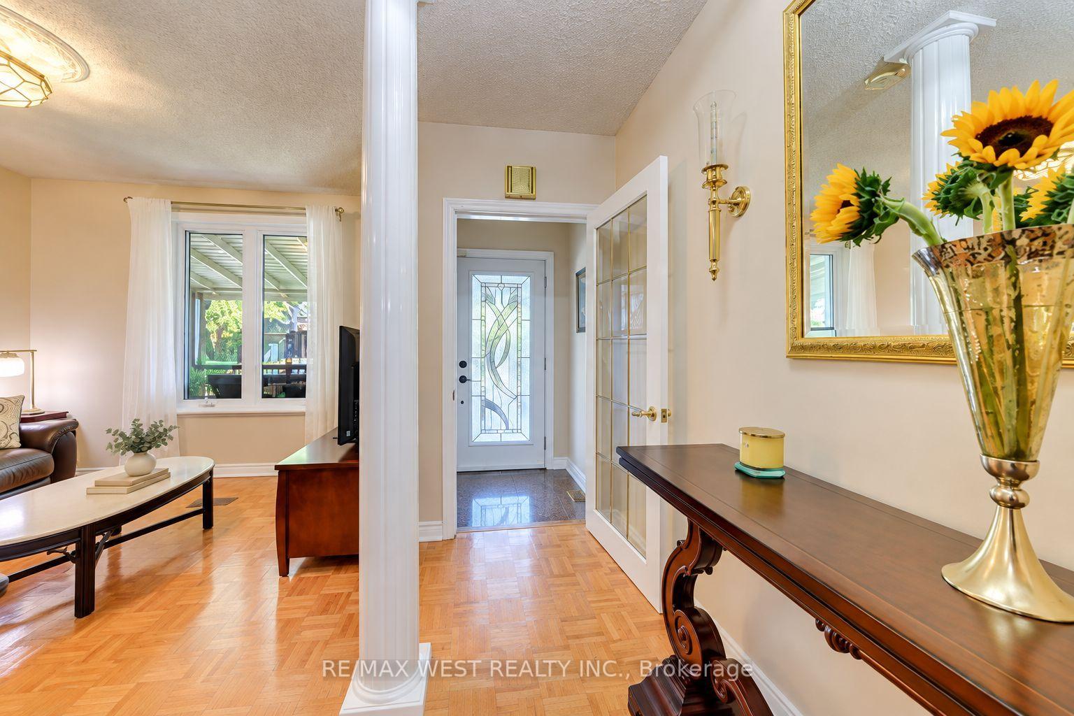 Photo 7 of 369 Bartlett Avenue N, Toronto, Dovercourt-Wallace Emerson-Junction — HOMEH
