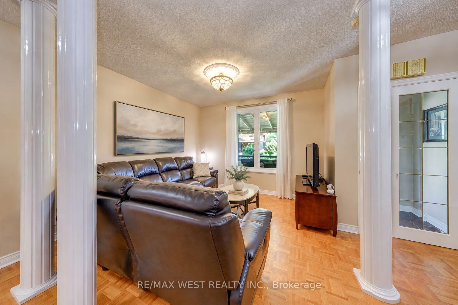 Photo 8 of 369 Bartlett Avenue N, Toronto, Dovercourt-Wallace Emerson-Junction — HOMEH