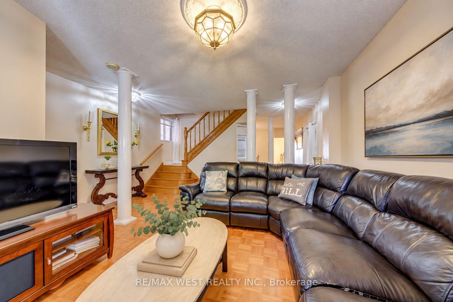 Photo 11 of 369 Bartlett Avenue N, Toronto, Dovercourt-Wallace Emerson-Junction — HOMEH