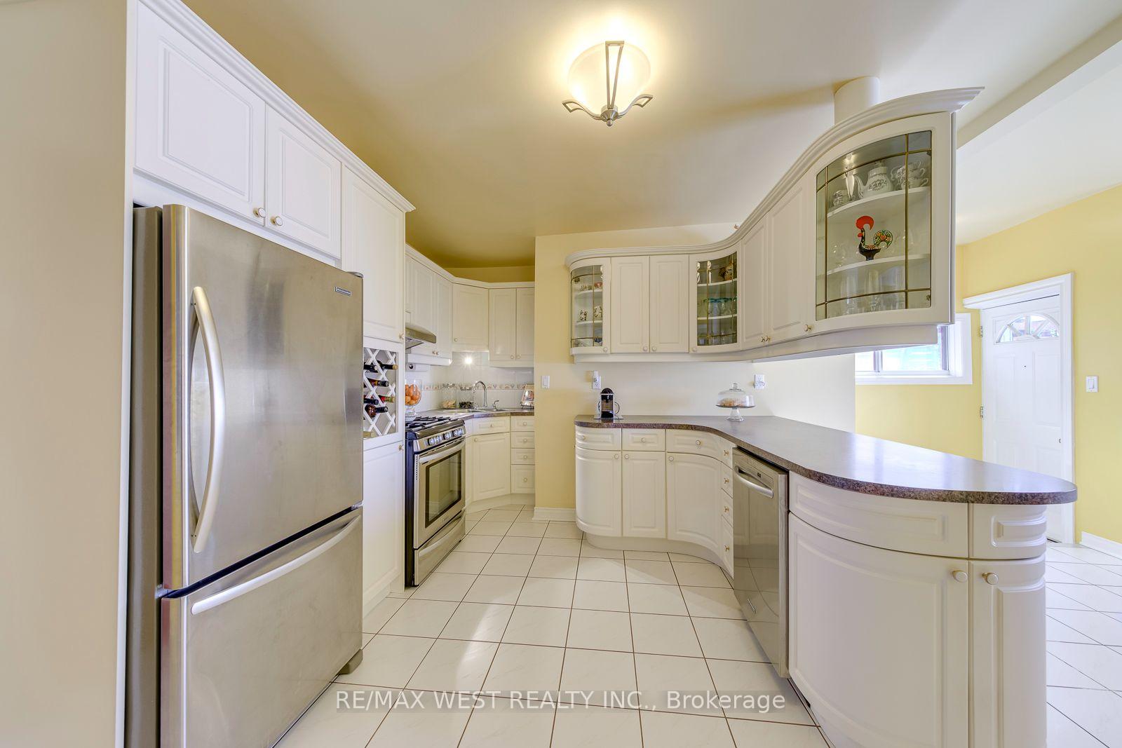 Photo 15 of 369 Bartlett Avenue N, Toronto, Dovercourt-Wallace Emerson-Junction — HOMEH