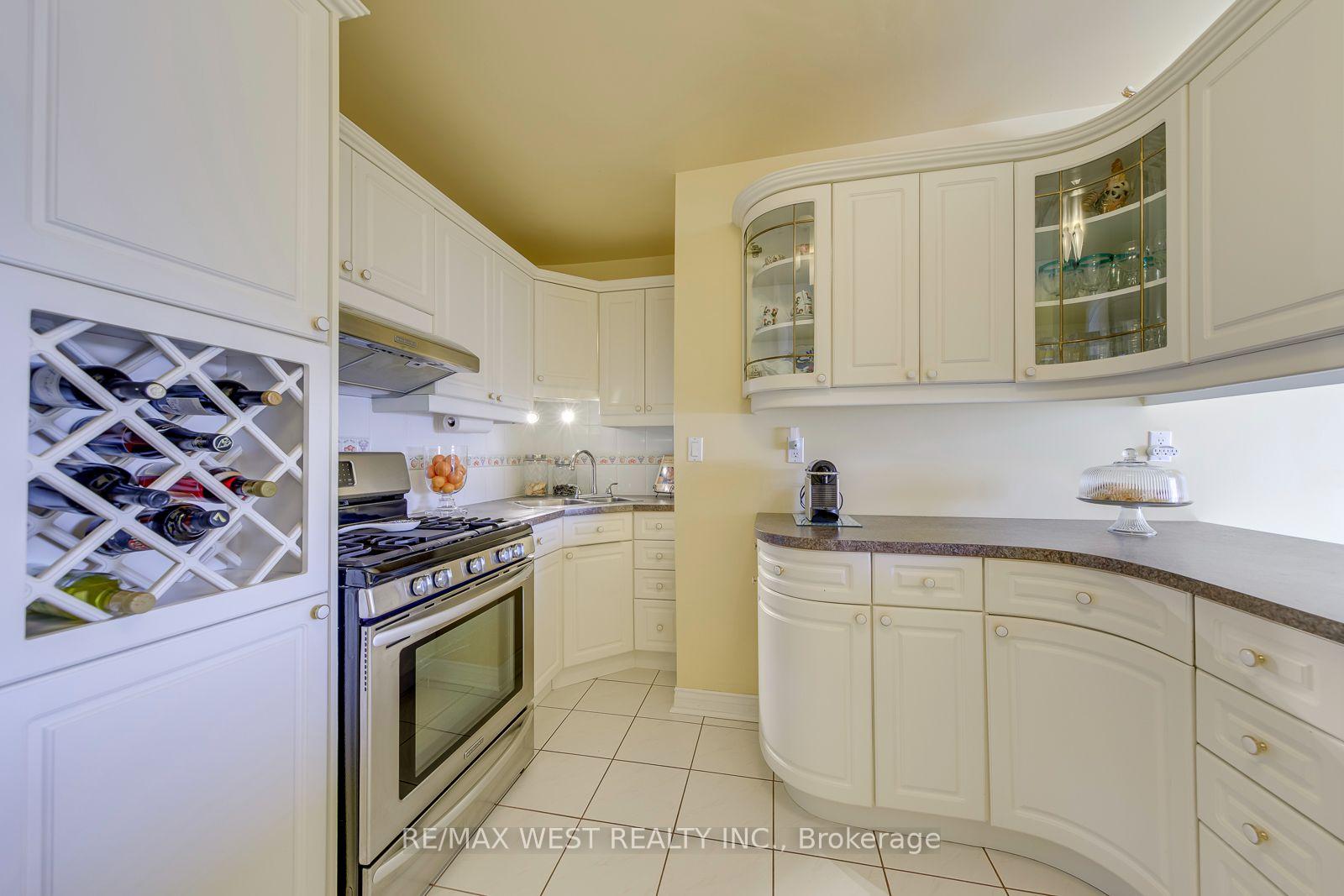 Photo 17 of 369 Bartlett Avenue N, Toronto, Dovercourt-Wallace Emerson-Junction — HOMEH