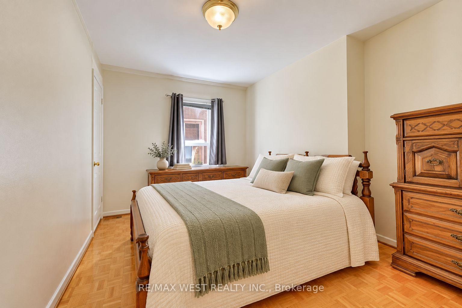 Photo 26 of 369 Bartlett Avenue N, Toronto, Dovercourt-Wallace Emerson-Junction — HOMEH