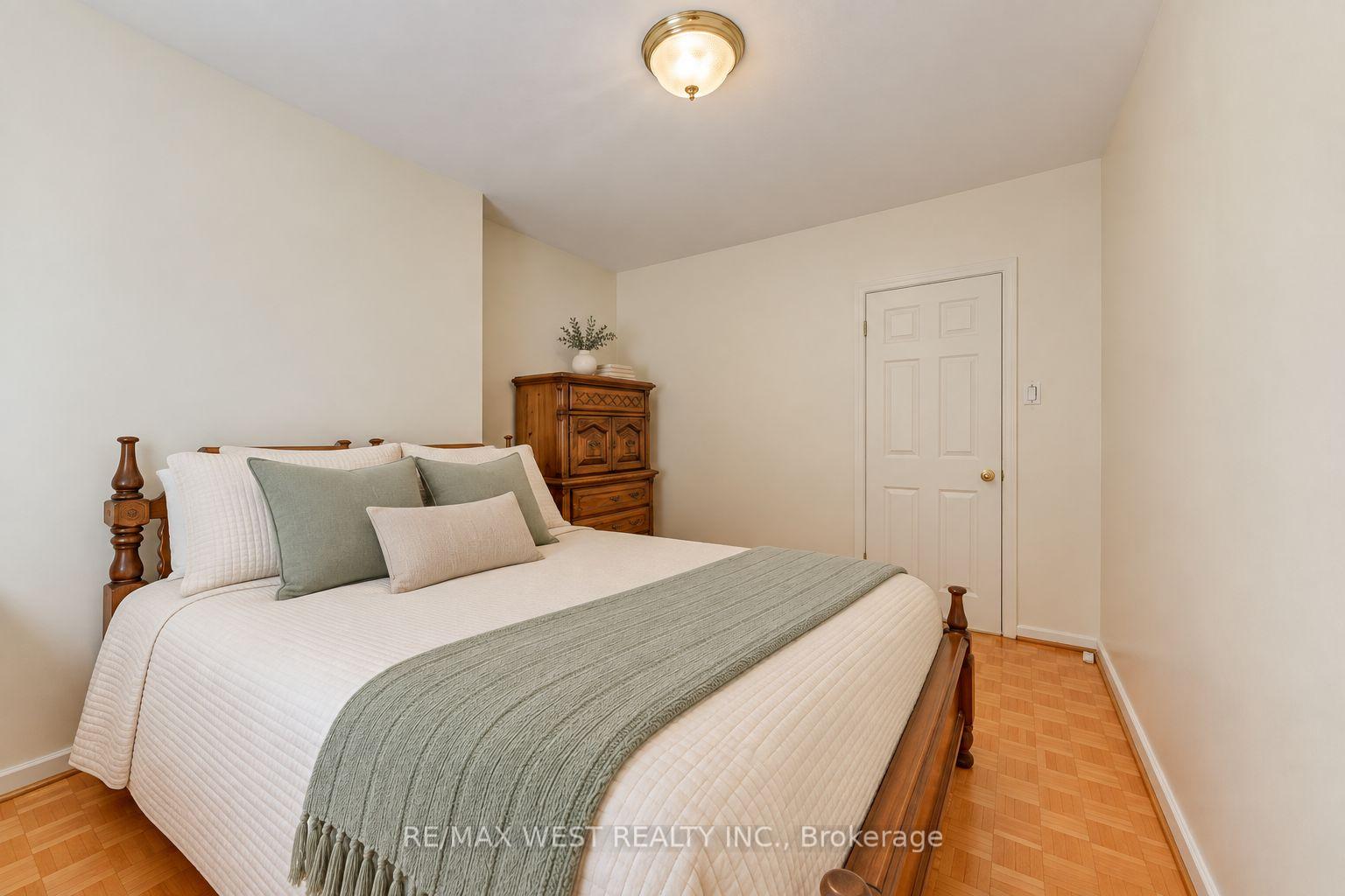 Photo 27 of 369 Bartlett Avenue N, Toronto, Dovercourt-Wallace Emerson-Junction — HOMEH
