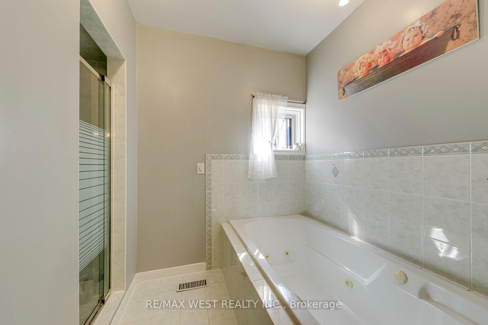 Photo 33 of 369 Bartlett Avenue N, Toronto, Dovercourt-Wallace Emerson-Junction — HOMEH