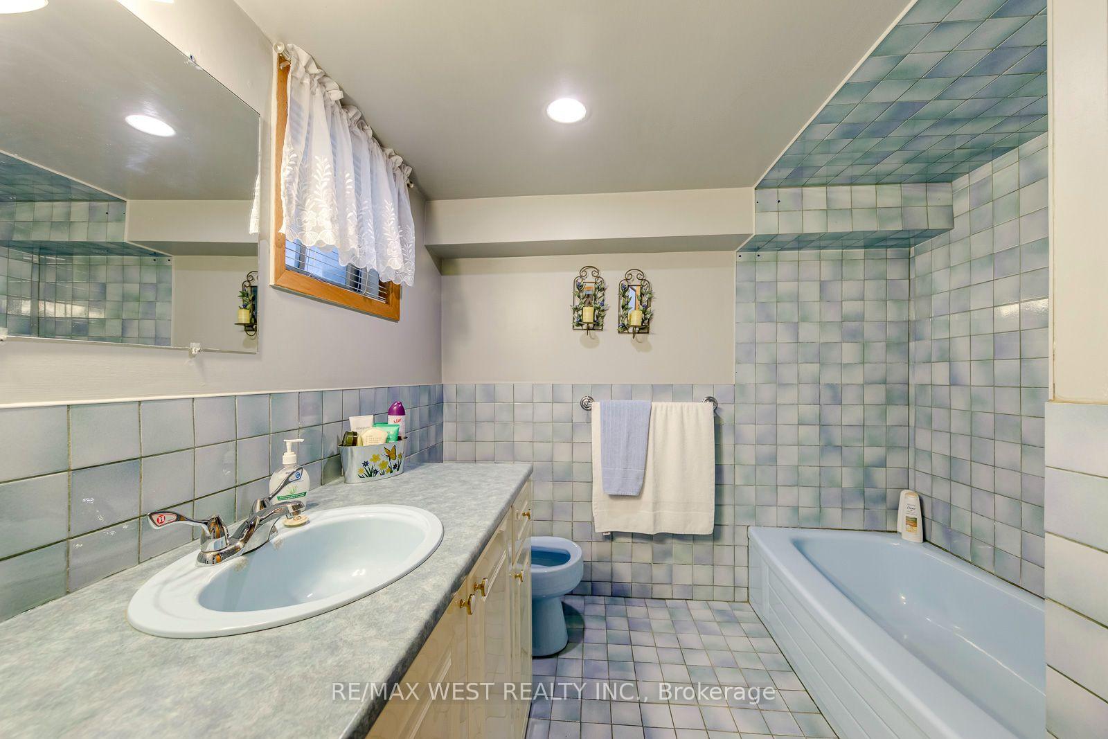 Photo 44 of 369 Bartlett Avenue N, Toronto, Dovercourt-Wallace Emerson-Junction — HOMEH