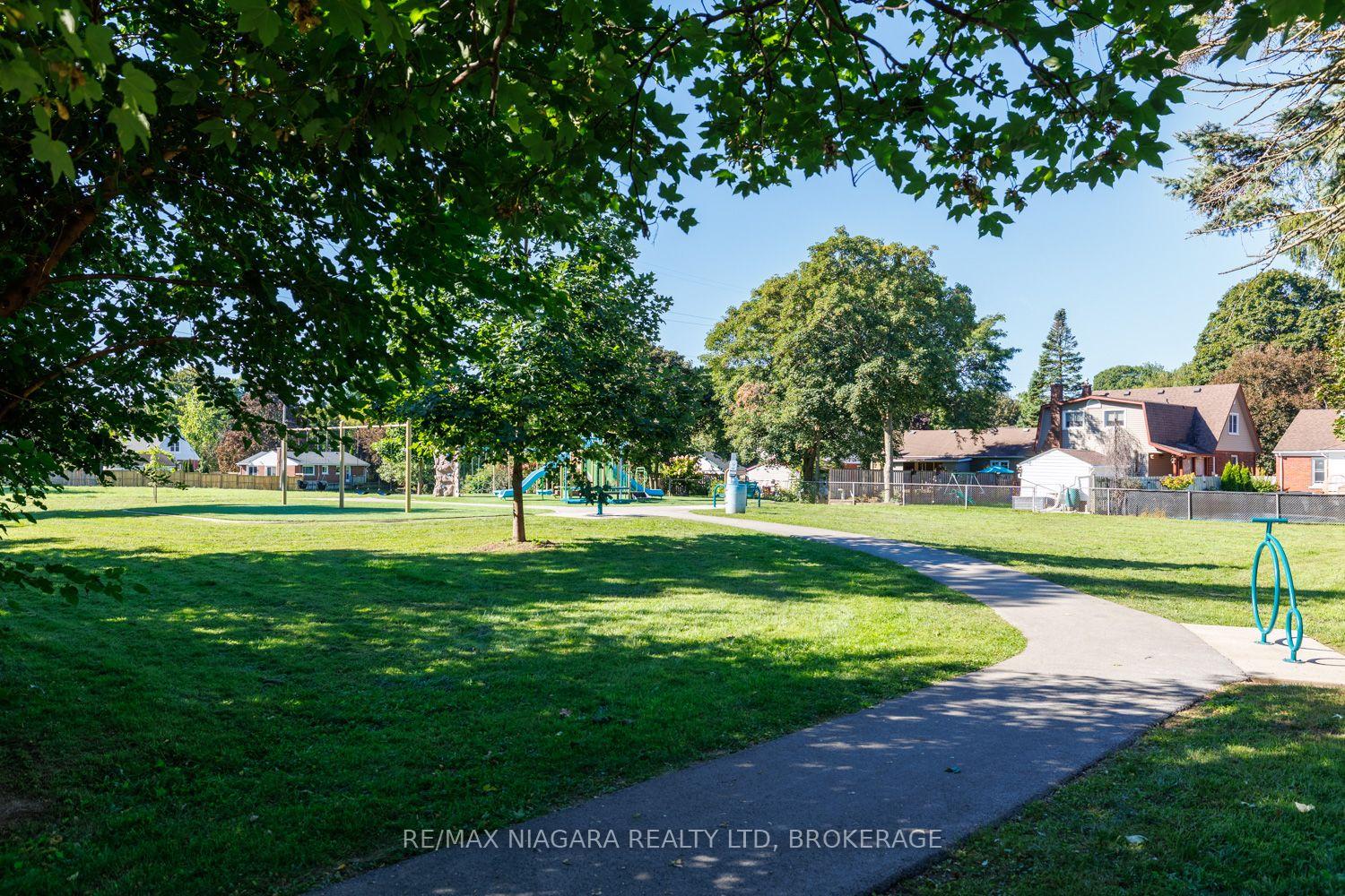 Photo 7 of 6424 Corwin Crescent, Niagara Falls, Dorchester — HOMEH