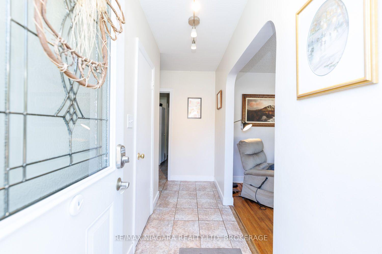 Photo 9 of 6424 Corwin Crescent, Niagara Falls, Dorchester — HOMEH