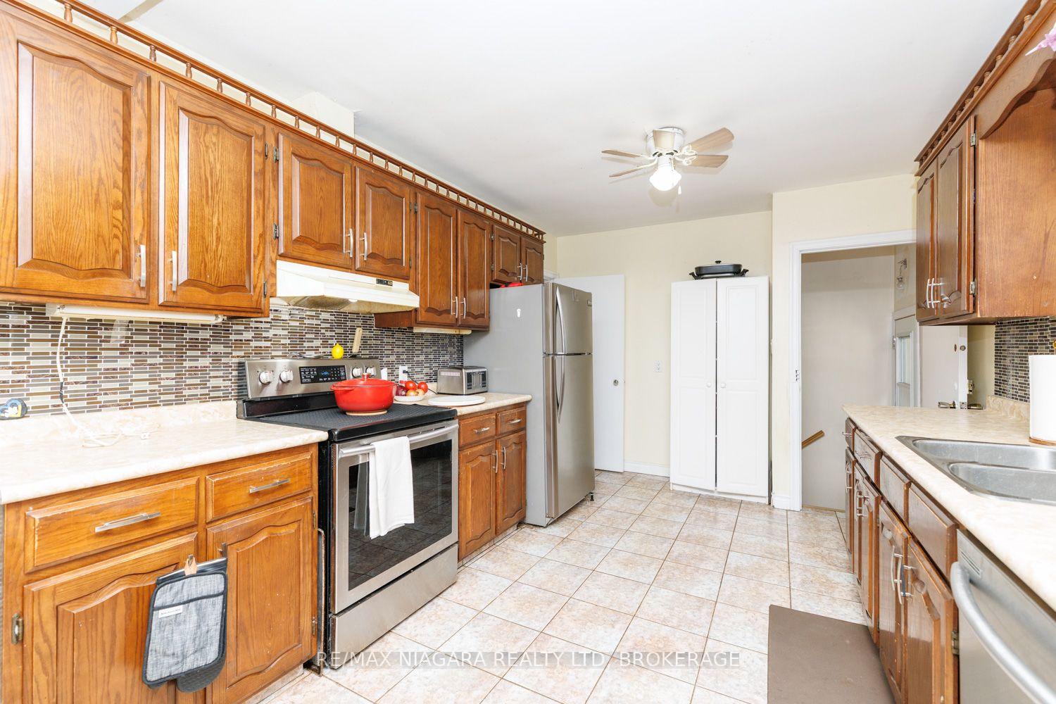 Photo 19 of 6424 Corwin Crescent, Niagara Falls, Dorchester — HOMEH
