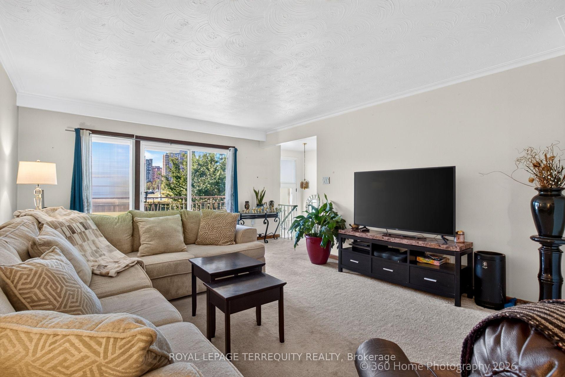 Photo 12 of 88 Central Parkway W, Mississauga, Fairview — HOMEH