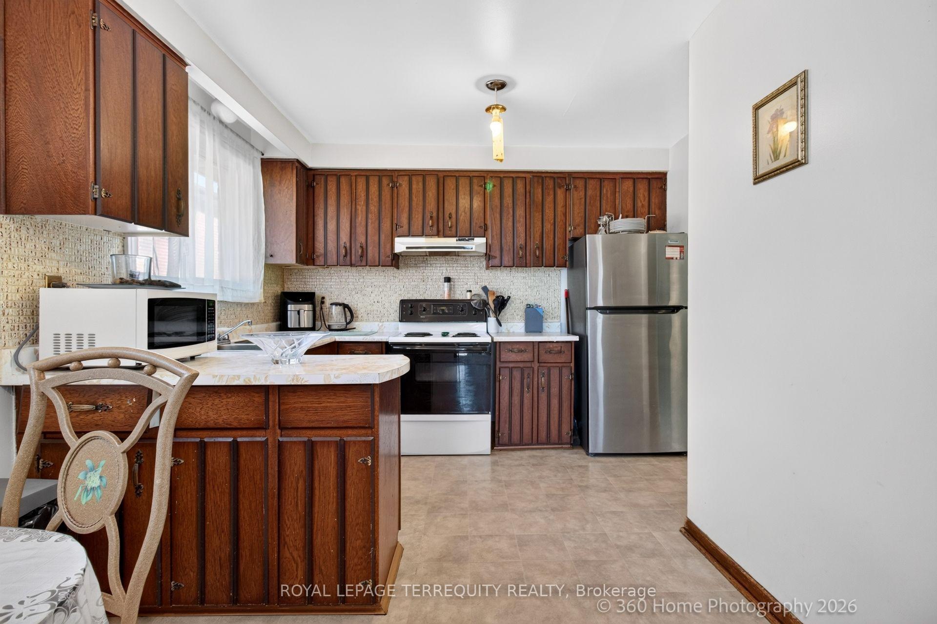 Photo 32 of 88 Central Parkway W, Mississauga, Fairview — HOMEH