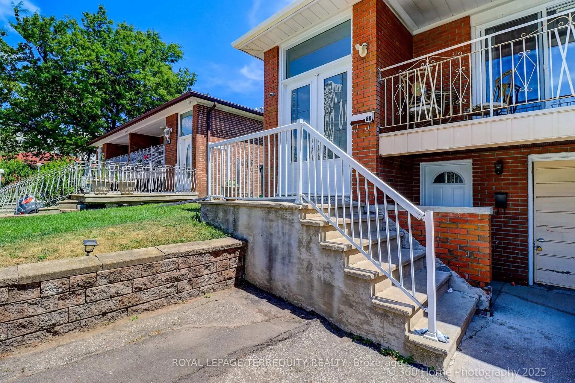 Photo 4 of 88 Central Parkway W, Mississauga, Fairview — HOMEH