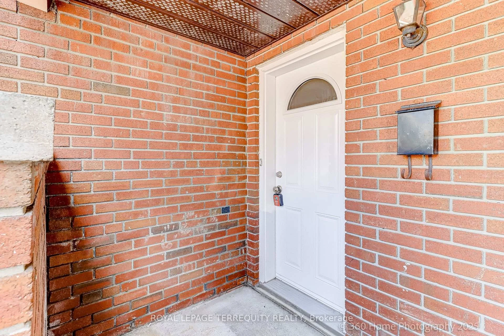Photo 7 of 88 Central Parkway W, Mississauga, Fairview — HOMEH