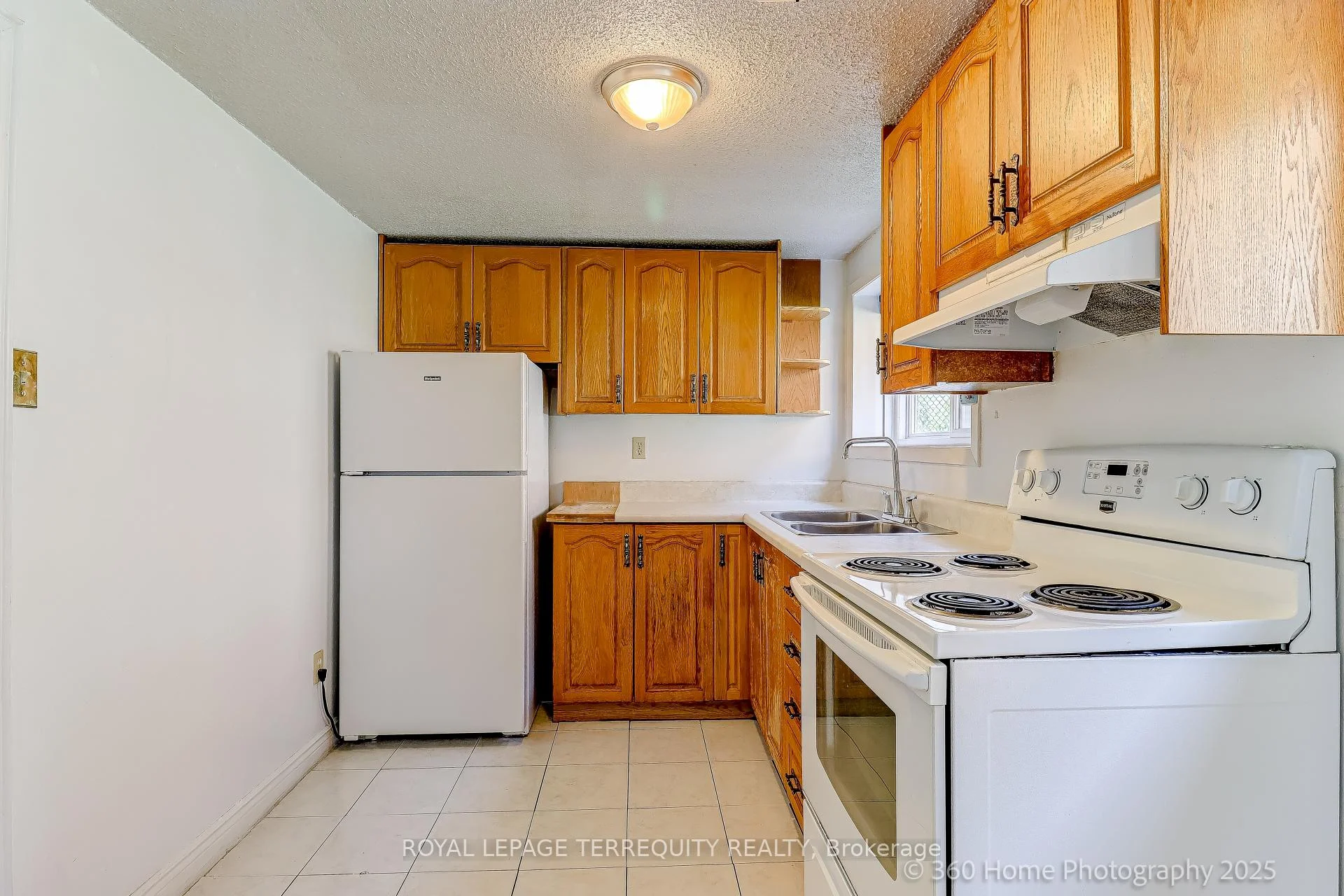 Photo 23 of 88 Central Parkway W, Mississauga, Fairview — HOMEH