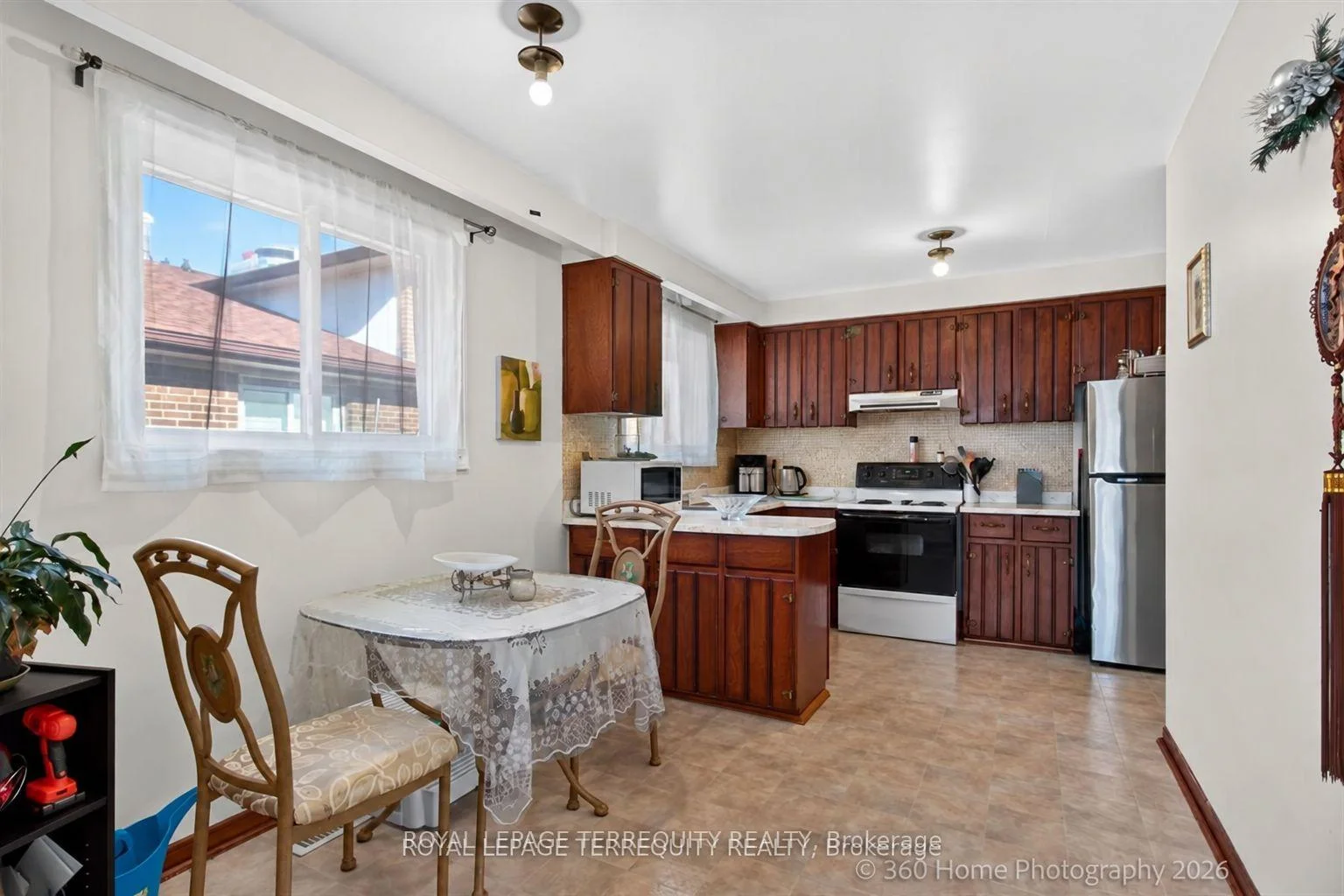 Photo 28 of 88 Central Parkway W, Mississauga, Fairview — HOMEH