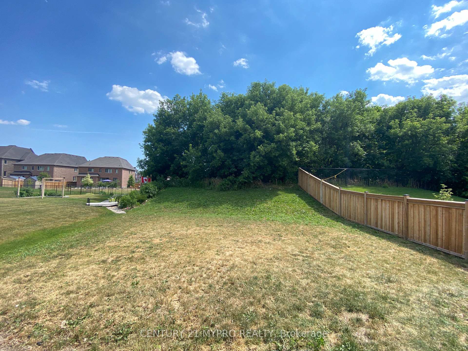 Photo 23 of 81 David Willson Trail, East Gwillimbury, Sharon — HOMEH