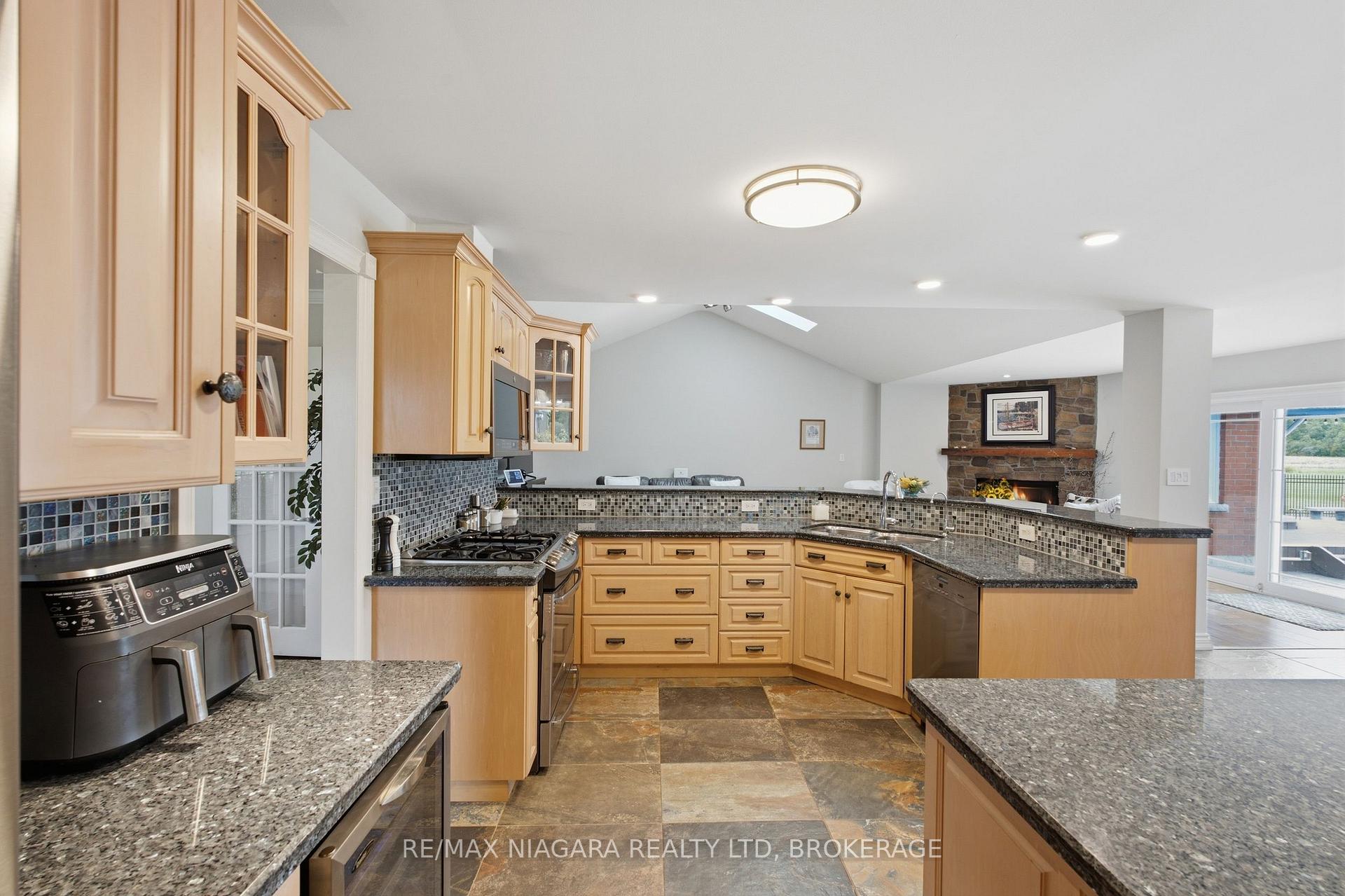 Photo 23 of 551 Darby Road, Welland, Cooks Mills — HOMEH