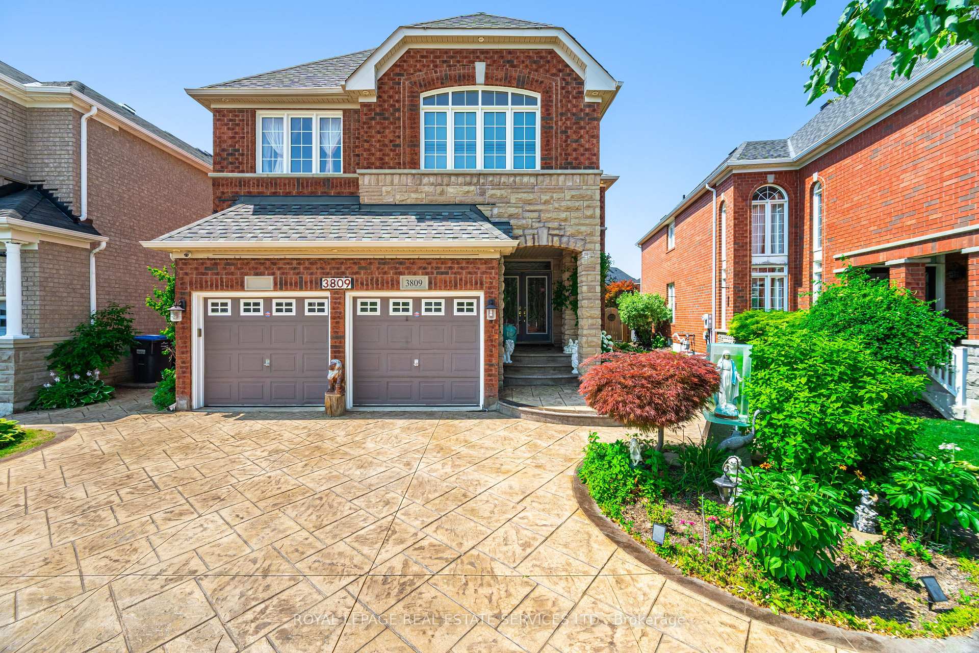 Front of 3809 Candlelight Drive