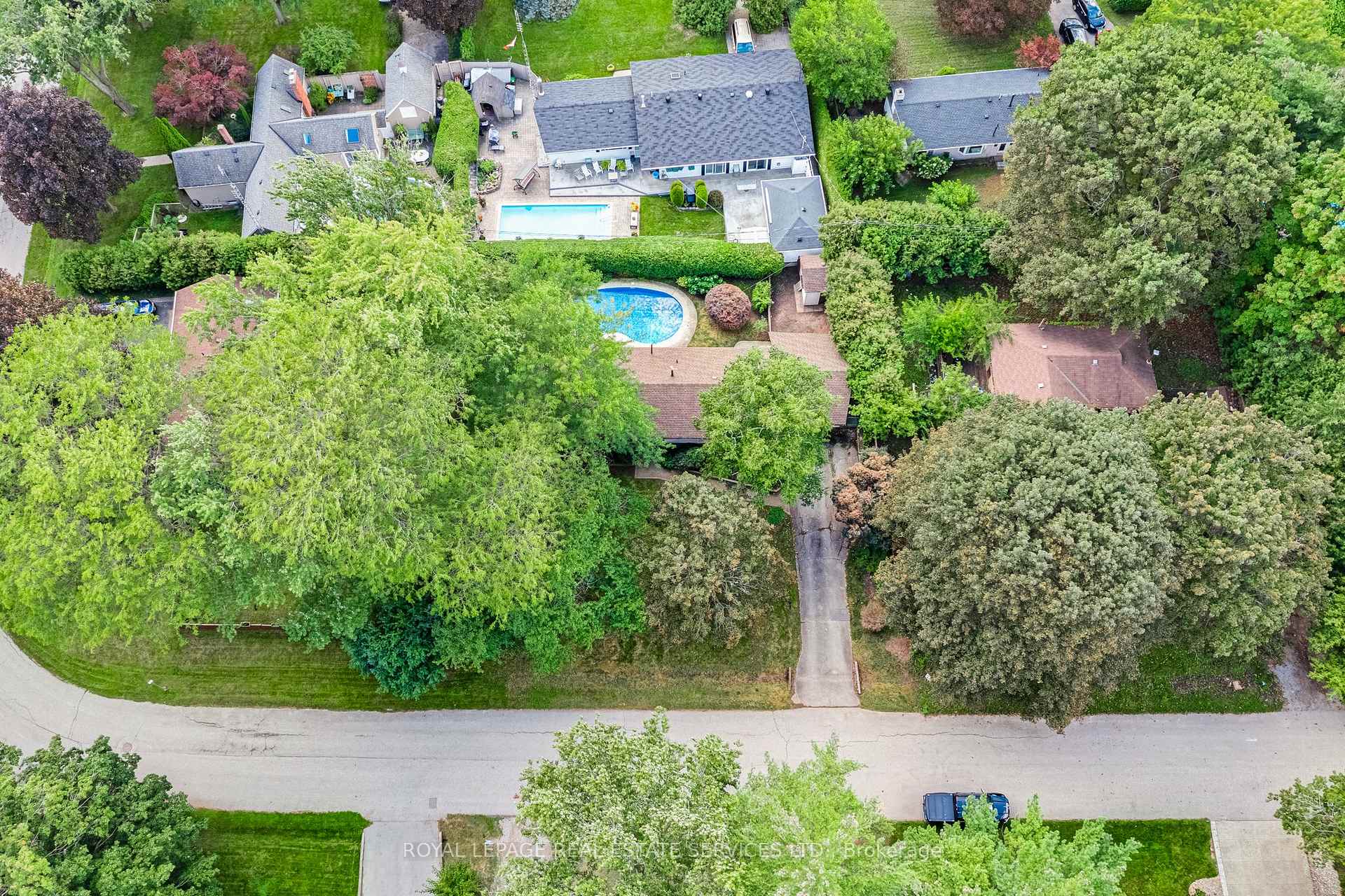 Photo 4 of 55 Germorda Drive, Oakville, College Park — HOMEH