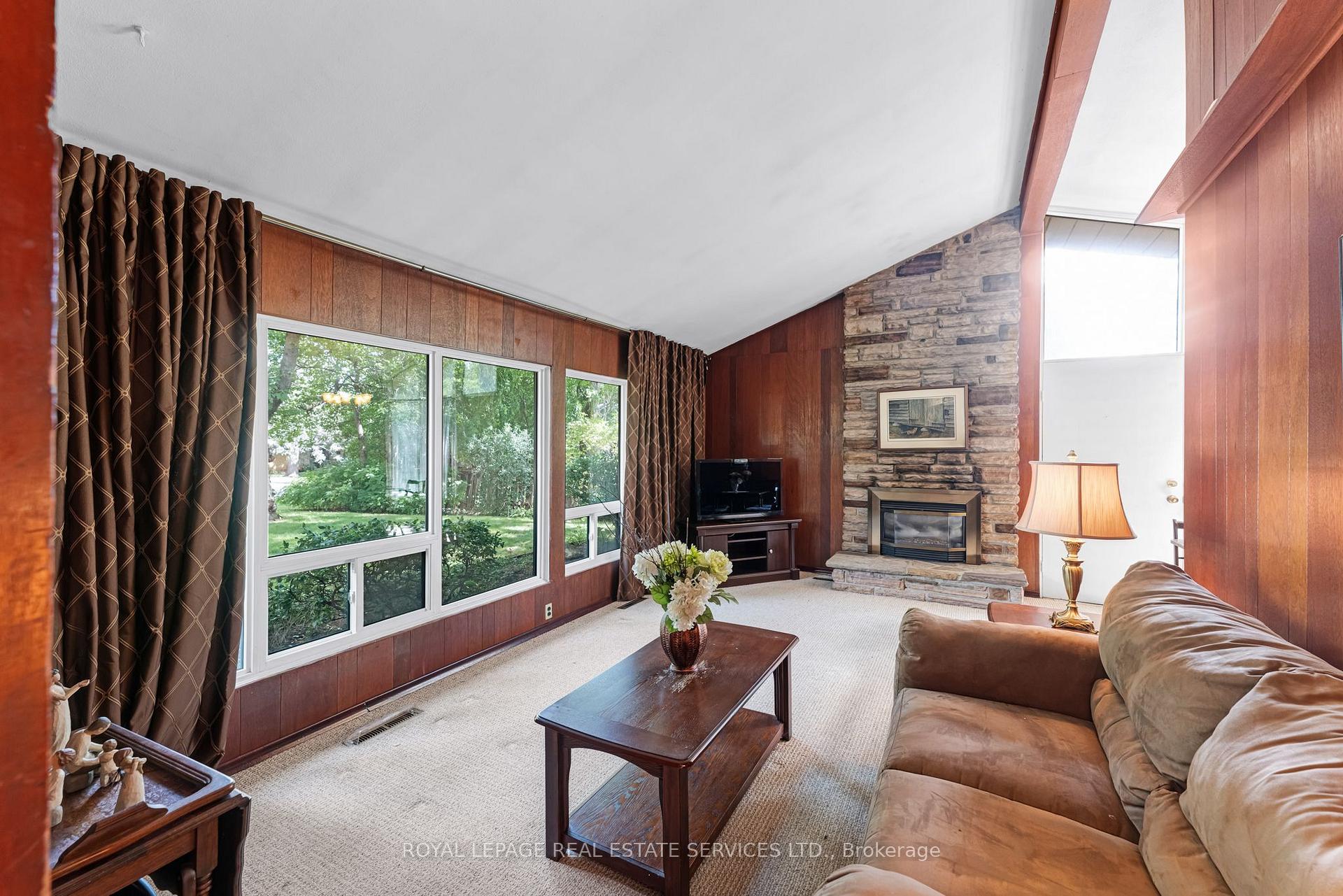 Photo 25 of 55 Germorda Drive, Oakville, College Park — HOMEH