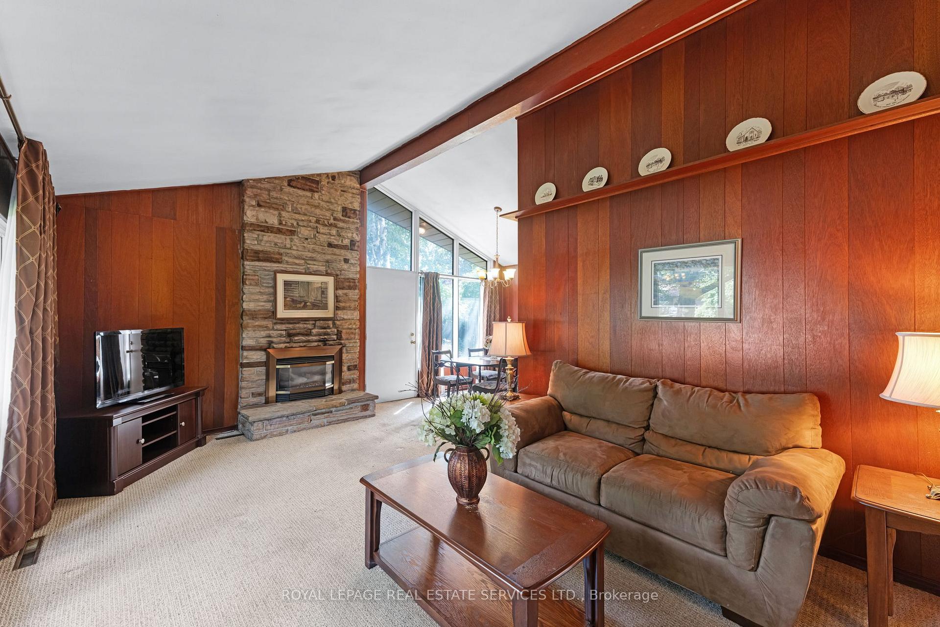 Photo 26 of 55 Germorda Drive, Oakville, College Park — HOMEH