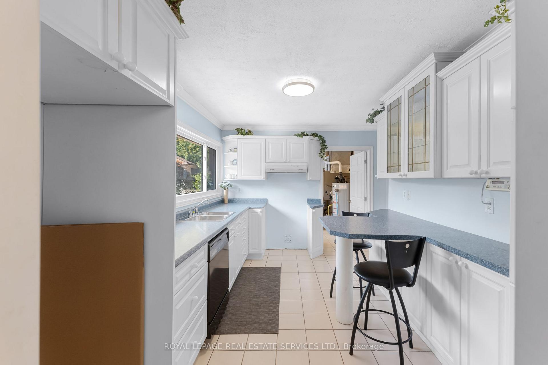 Photo 37 of 55 Germorda Drive, Oakville, College Park — HOMEH