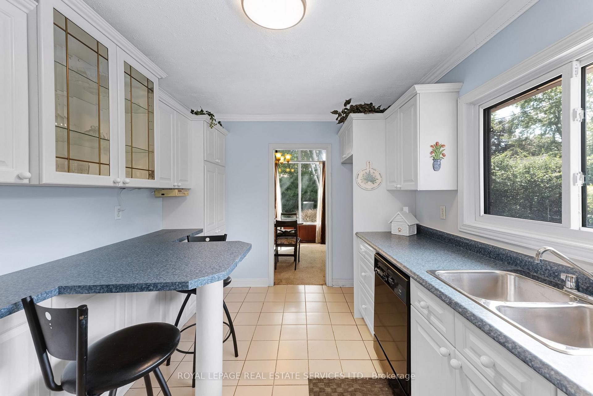 Photo 40 of 55 Germorda Drive, Oakville, College Park — HOMEH