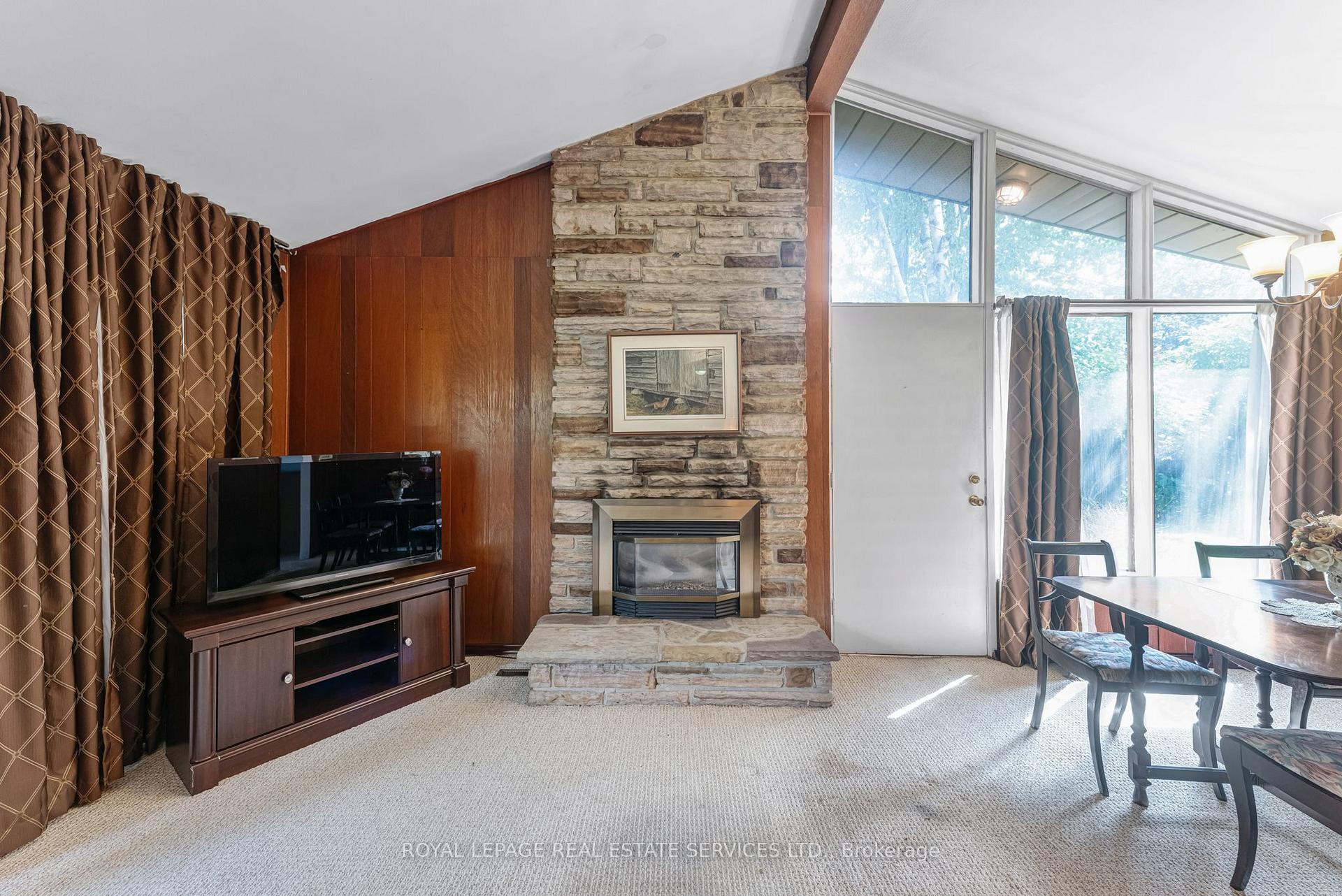 Photo 42 of 55 Germorda Drive, Oakville, College Park — HOMEH