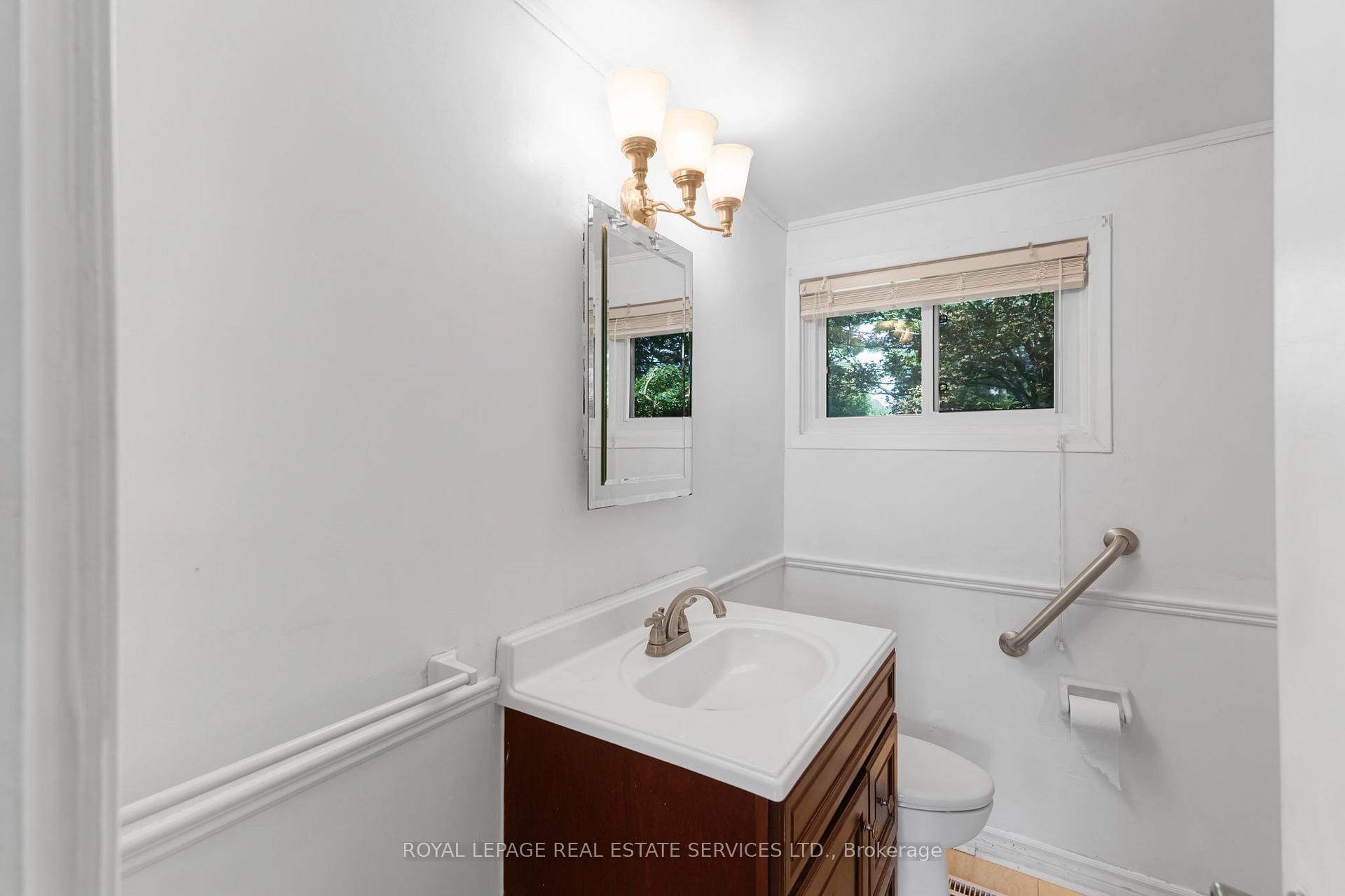 Photo 48 of 55 Germorda Drive, Oakville, College Park — HOMEH