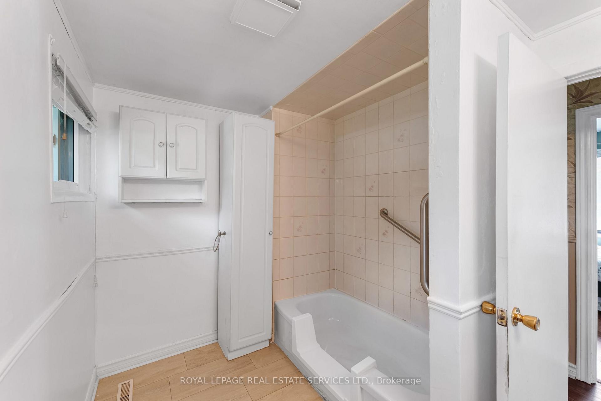 Photo 49 of 55 Germorda Drive, Oakville, College Park — HOMEH