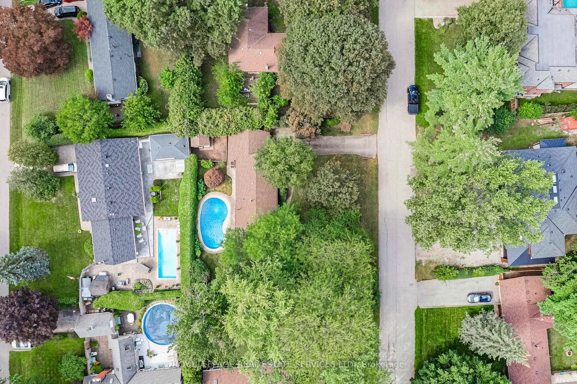 Photo 11 of 55 Germorda Drive, Oakville, College Park — HOMEH