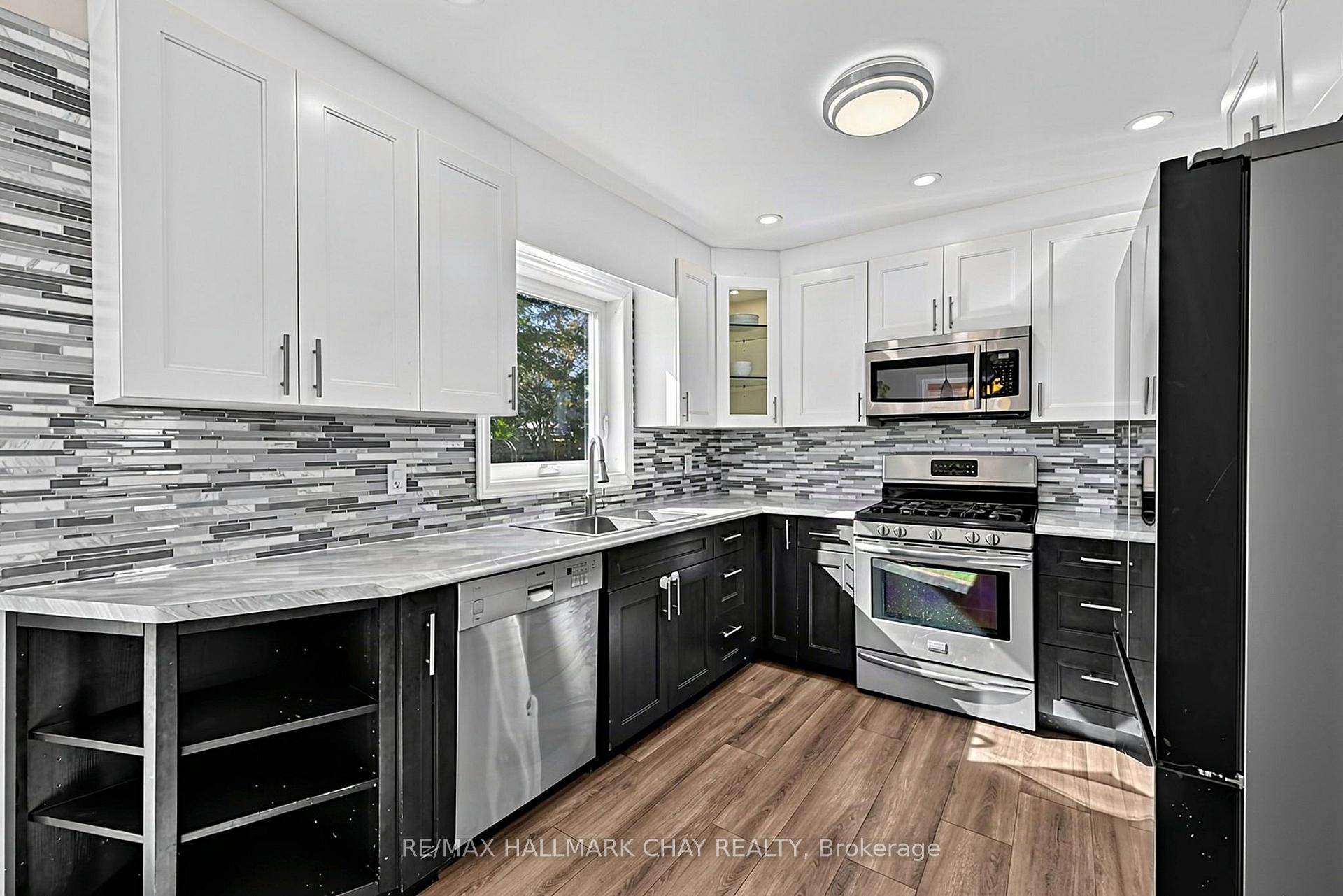 Photo 10 of 121 Taylor Drive, Barrie, Bayshore — HOMEH