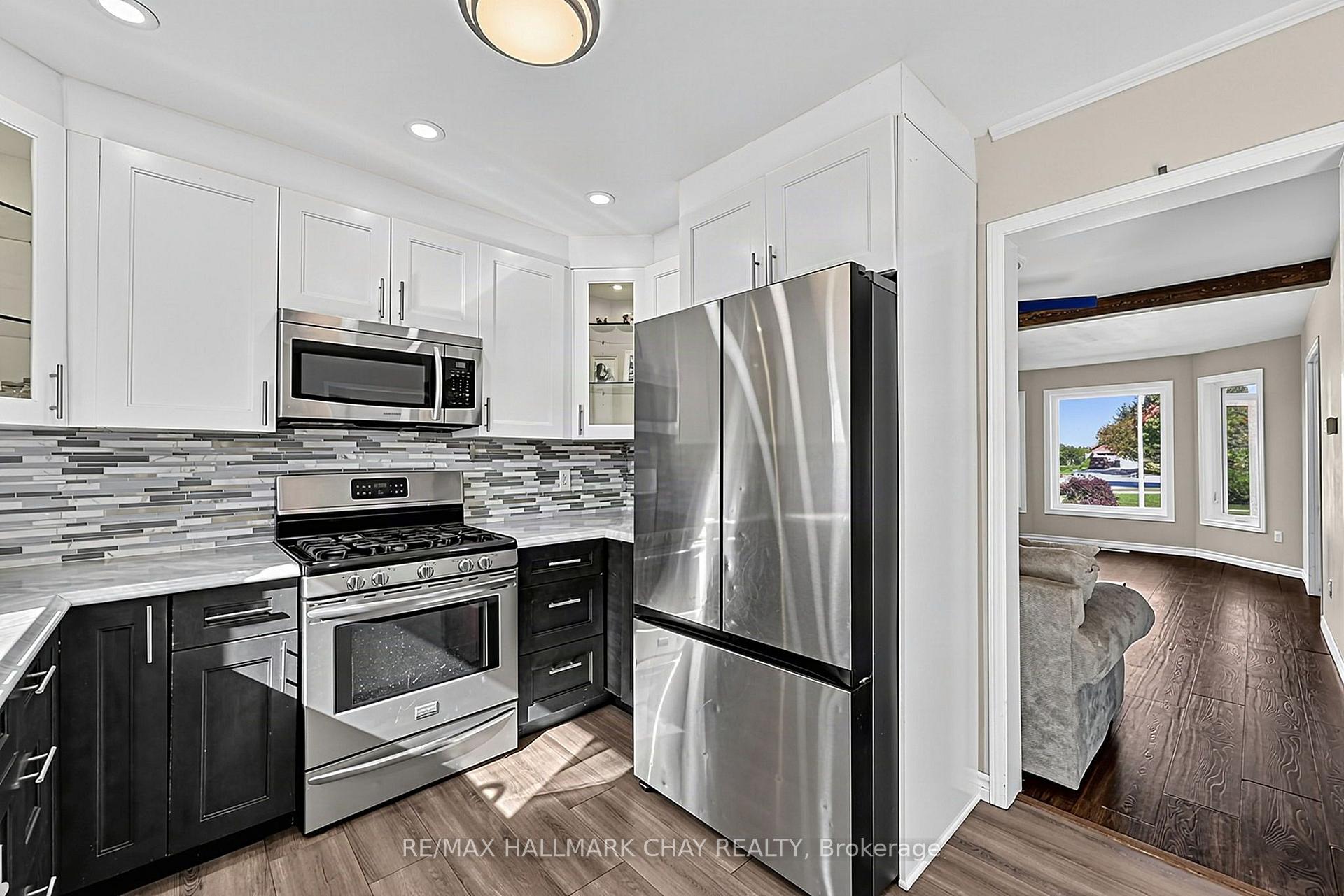 Photo 11 of 121 Taylor Drive, Barrie, Bayshore — HOMEH