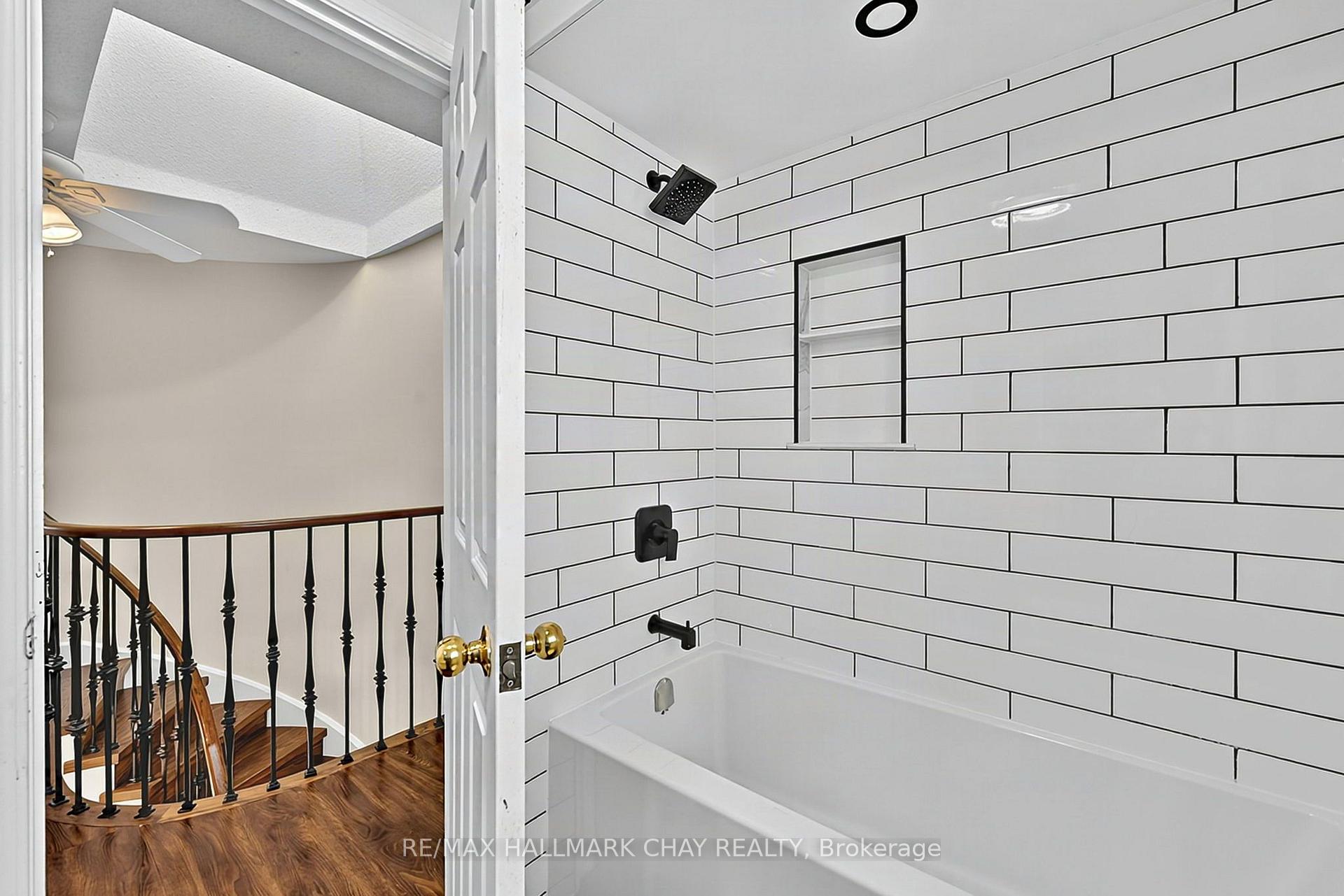 Photo 32 of 121 Taylor Drive, Barrie, Bayshore — HOMEH